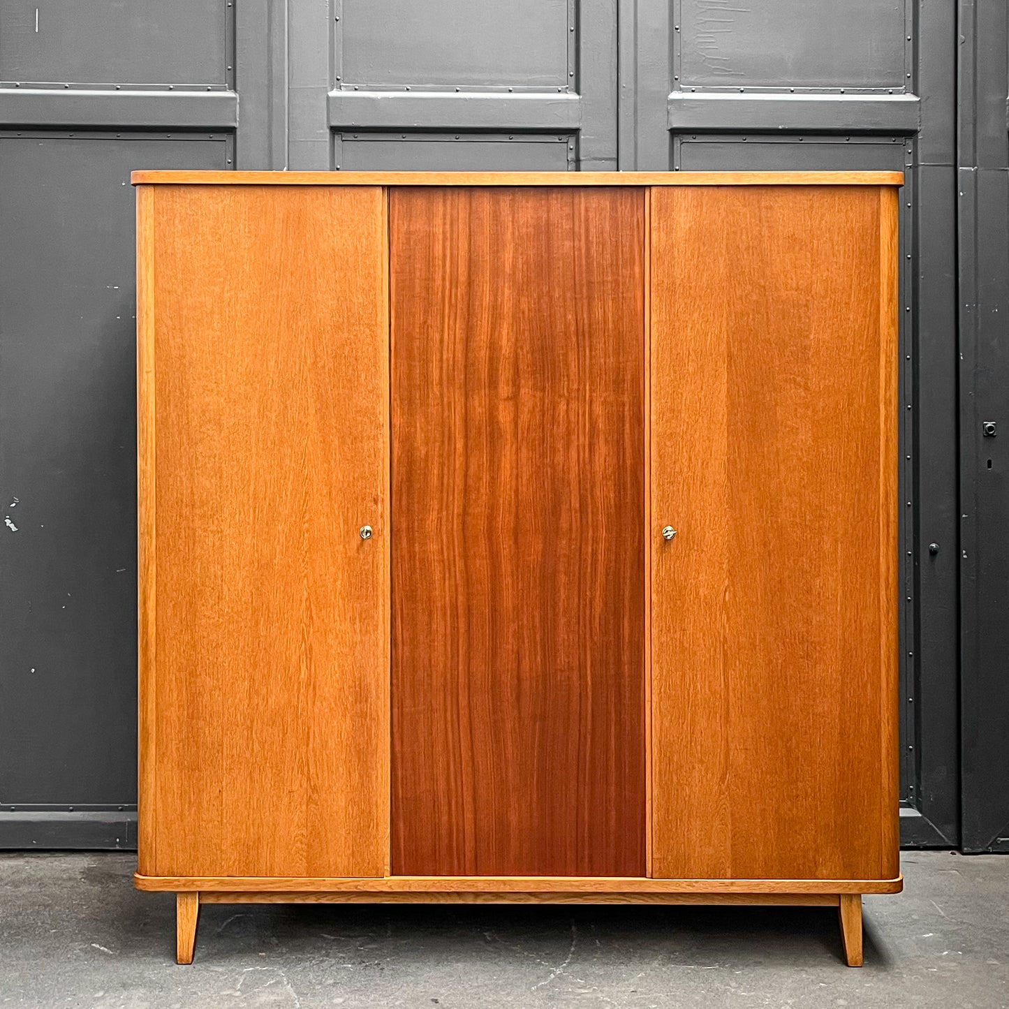 mid-century kleiderschrank in eiche & nussbaum - 1960er jahre