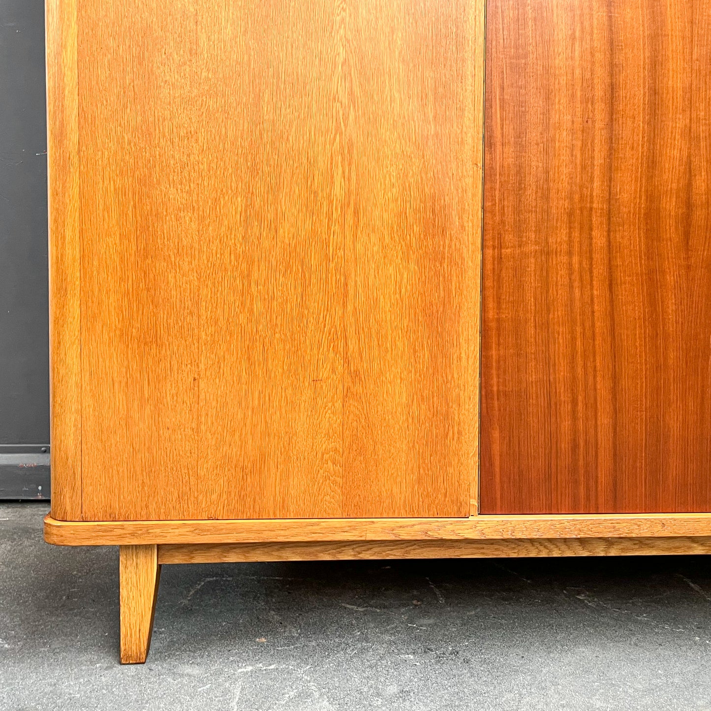 mid-century kleiderschrank in eiche & nussbaum - 1960er jahre
