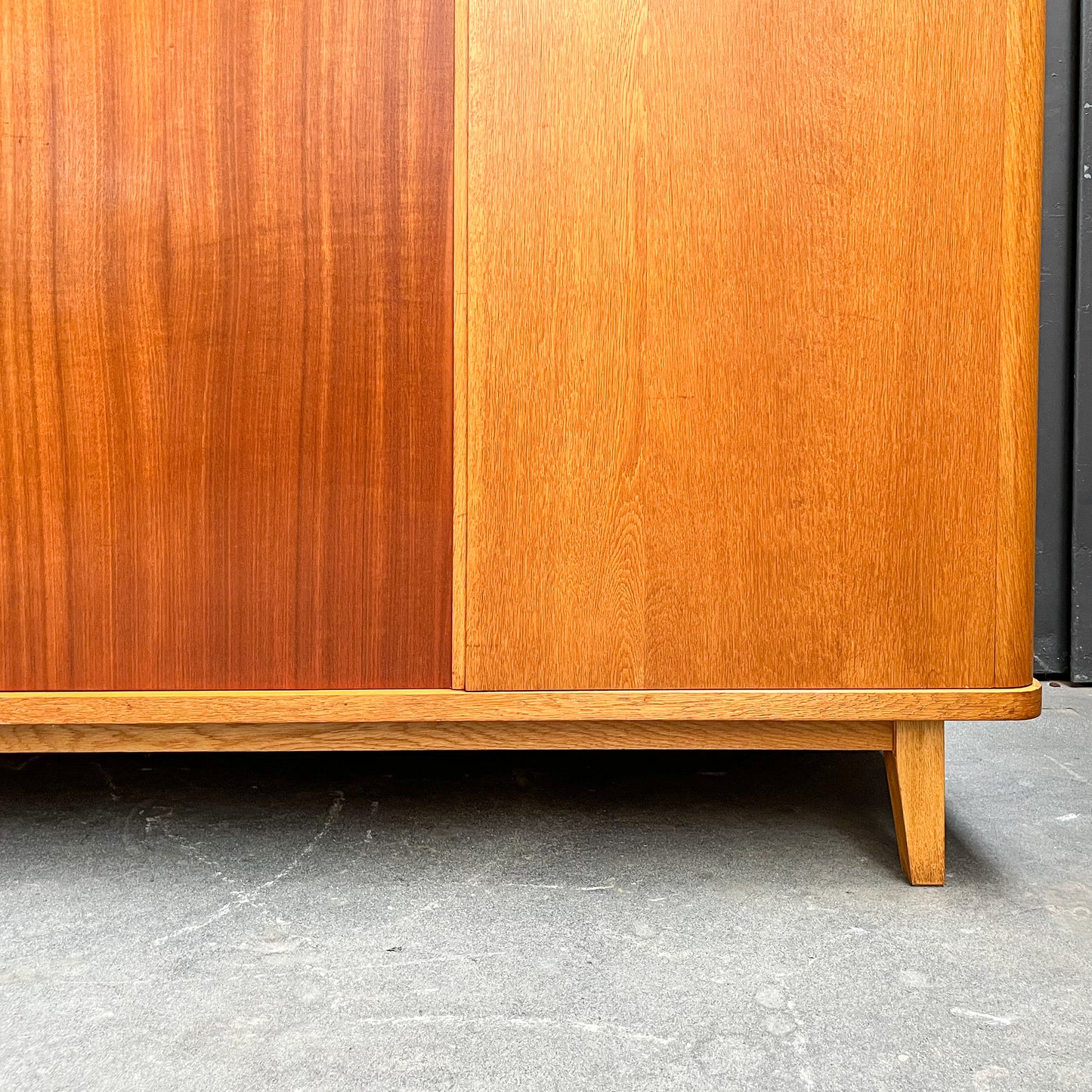 mid-century kleiderschrank in eiche & nussbaum - 1960er jahre