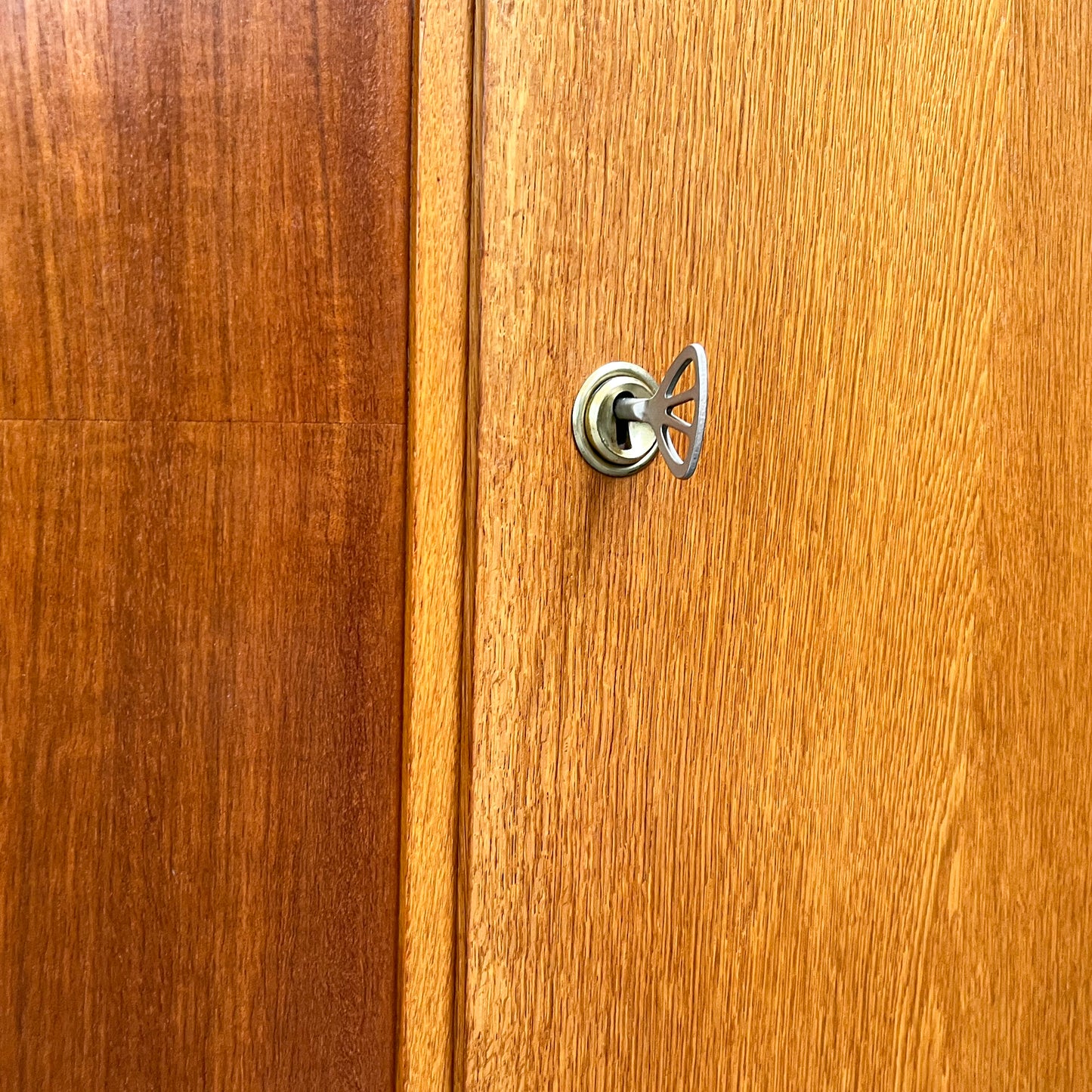 mid-century kleiderschrank in eiche & nussbaum - 1960er jahre