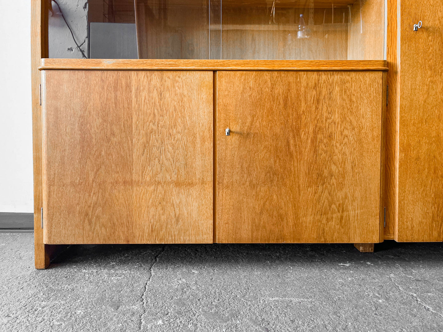 hellerau vitrinenschrank Y303_0601
