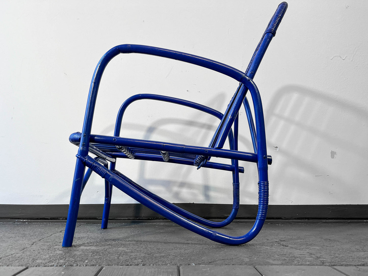 blauer stuhl aus bambus Y202_2201