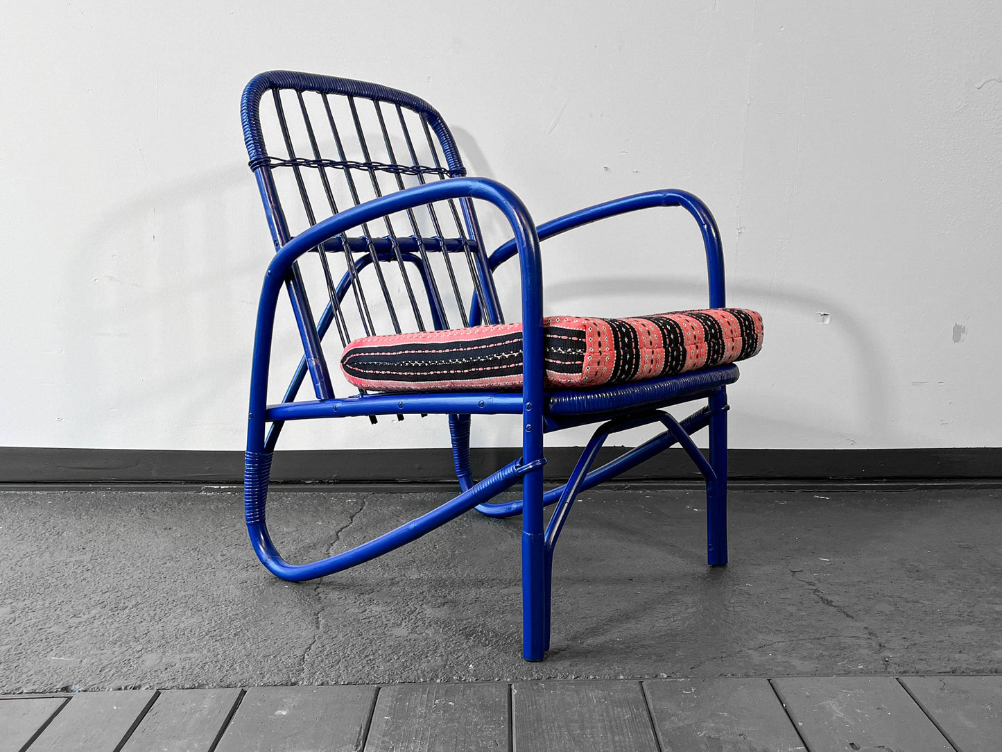 blauer stuhl aus bambus Y202_2201