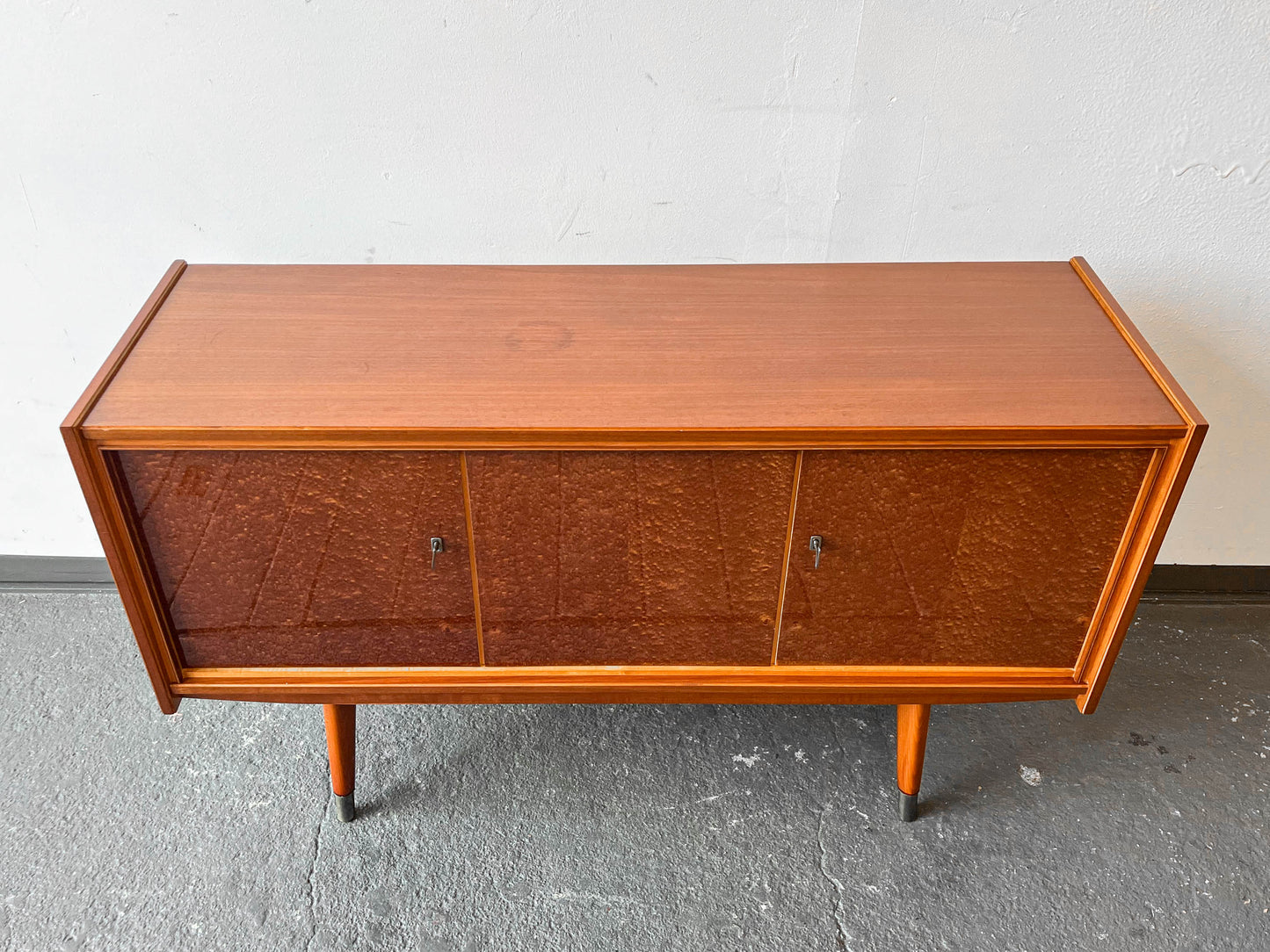 kleines sideboard Y303_0607