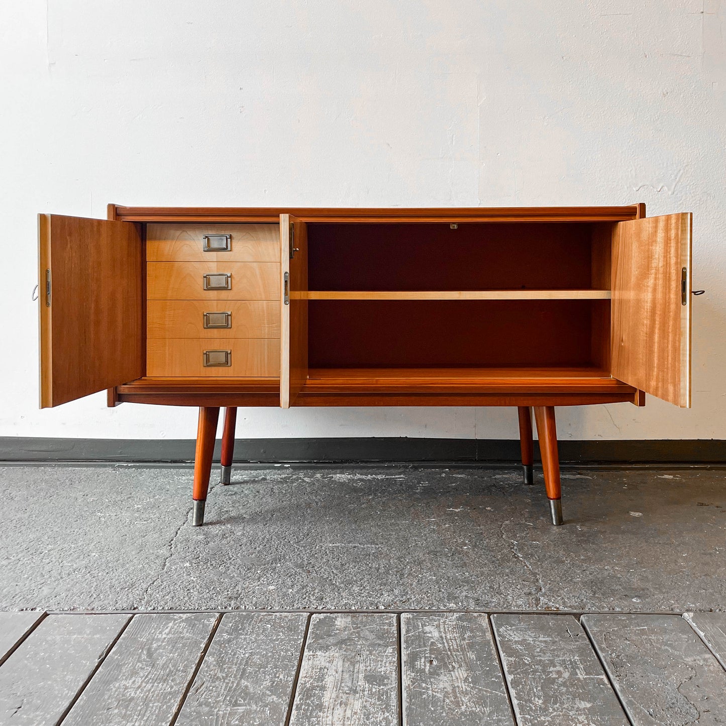 kleines sideboard Y303_0607