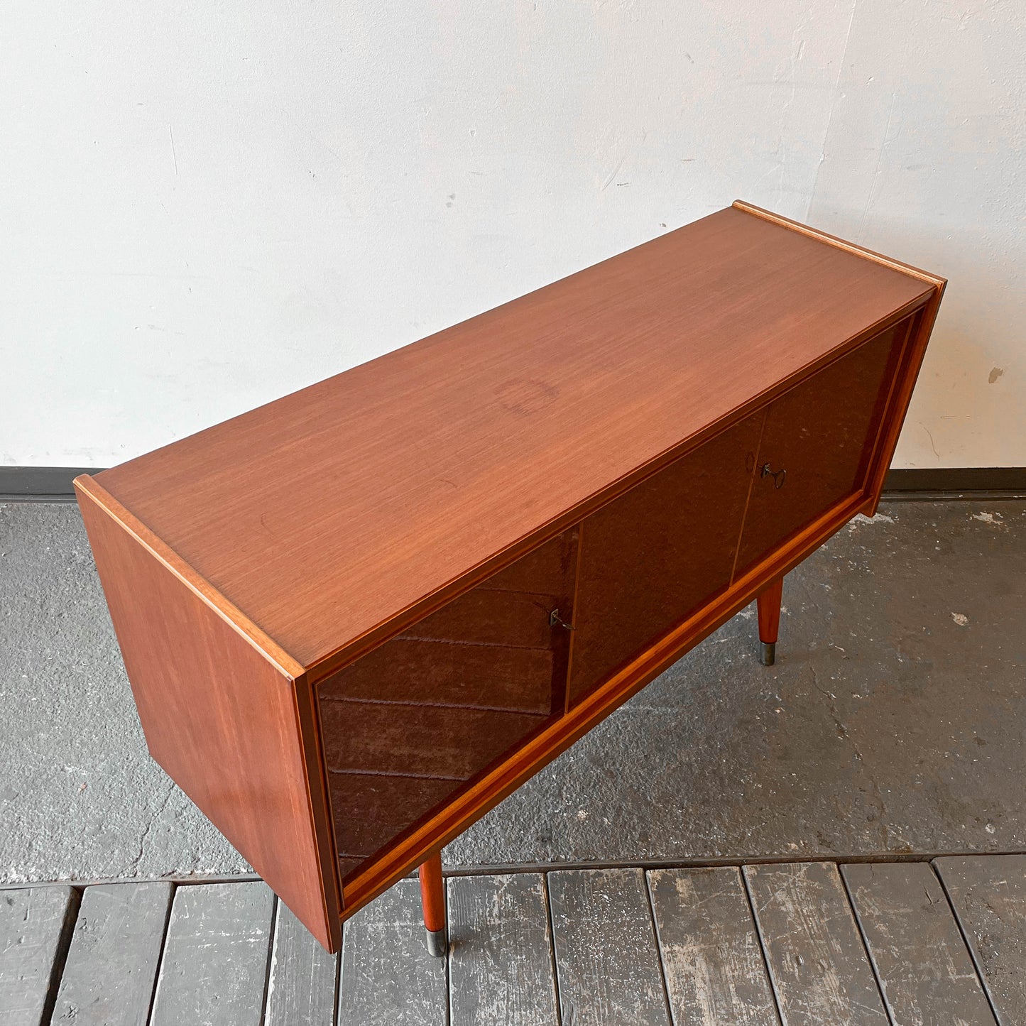 kleines sideboard Y303_0607