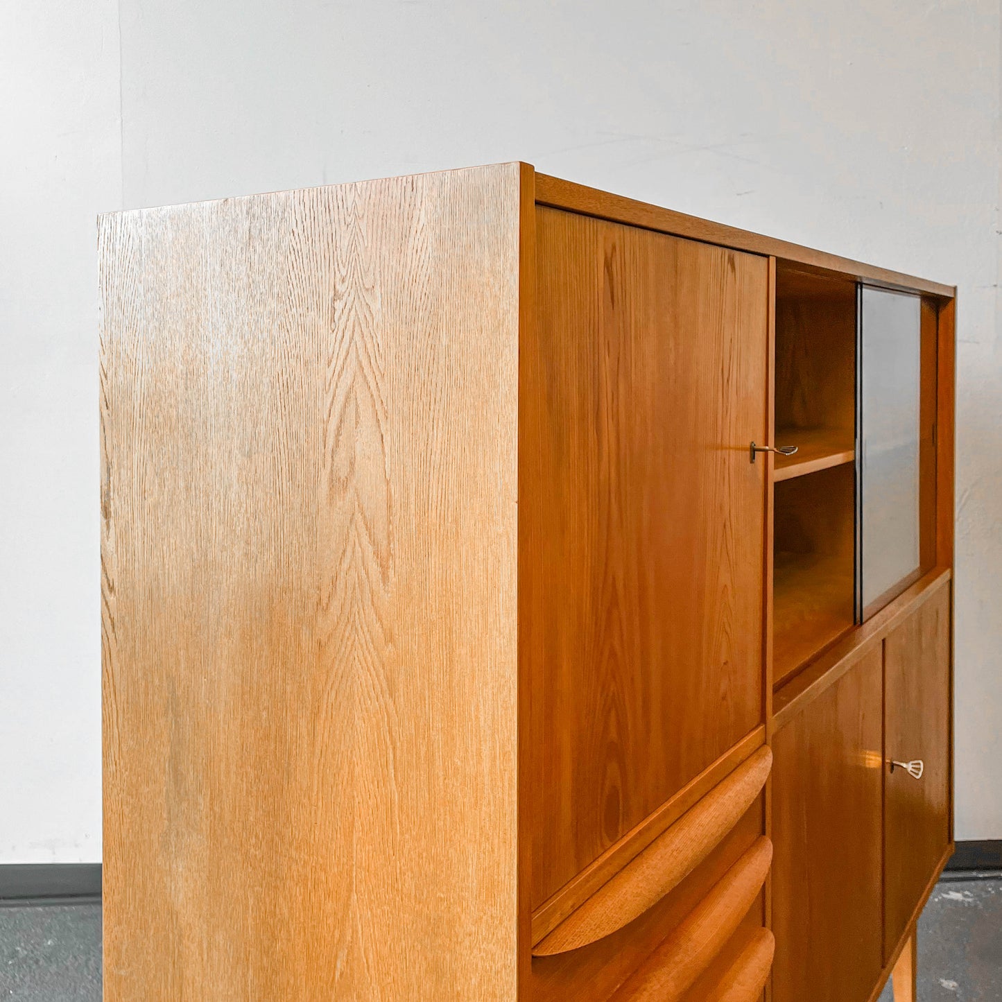 hellerau vitrinenschrank Y303_1901