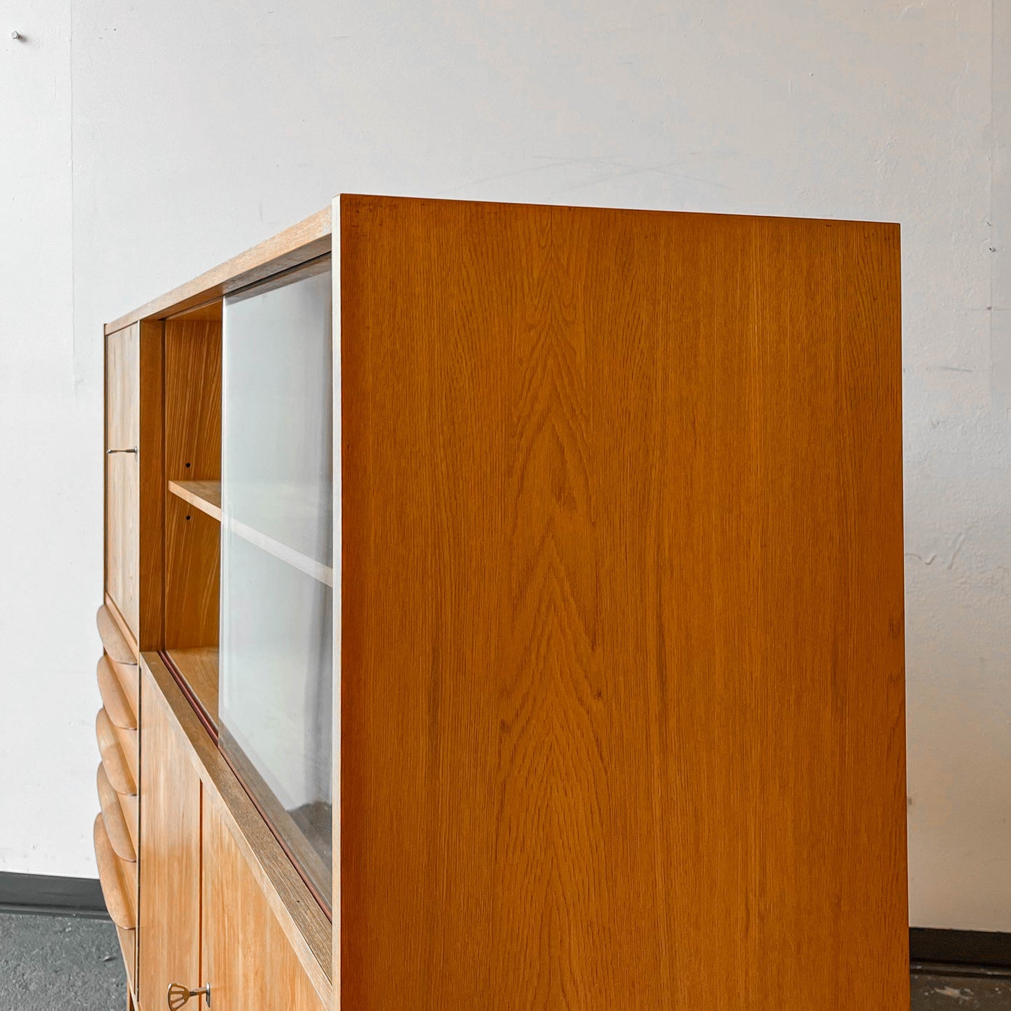 hellerau vitrinenschrank Y303_1901