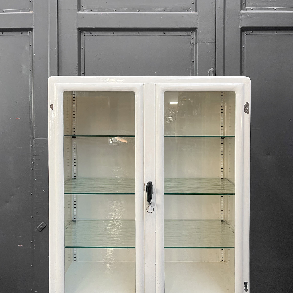 industrial metallschrank cremeweiß lackiert - 1950er-1960er jahre