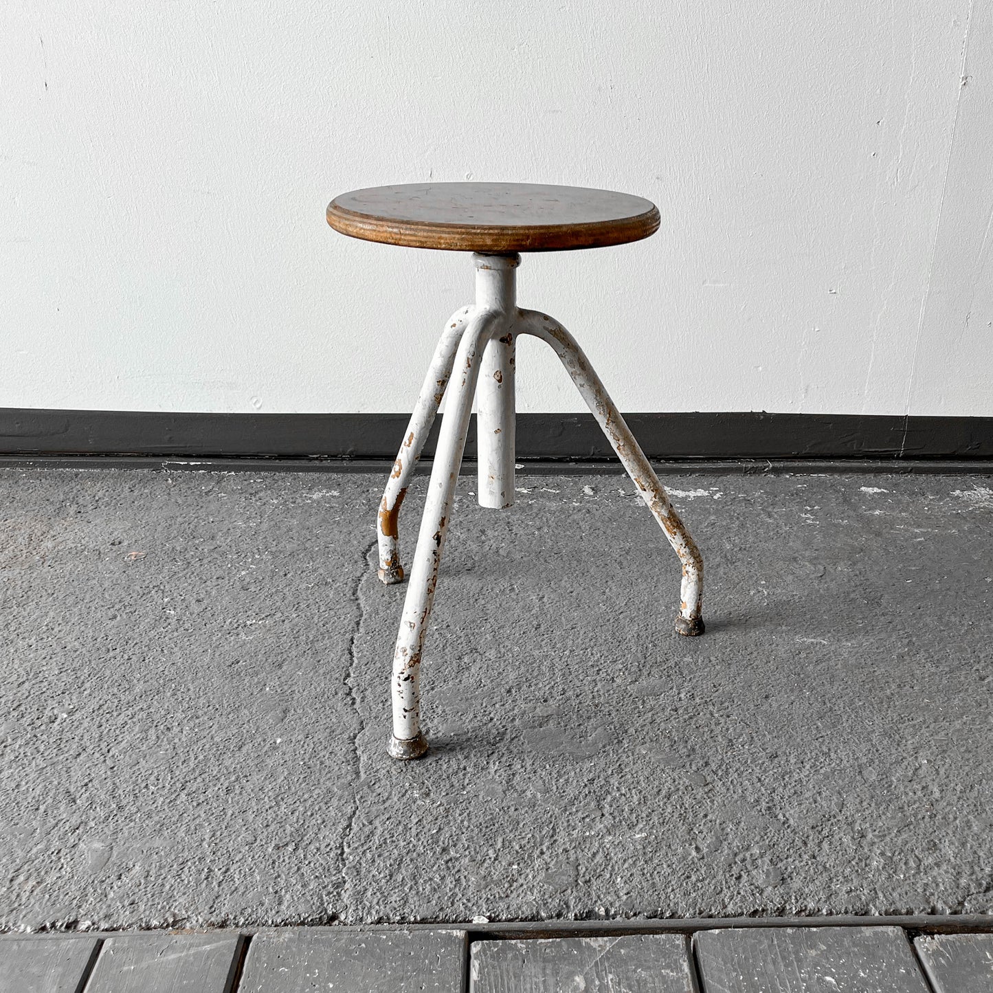 industriehocker mit siebdruckplatte Y205_1402