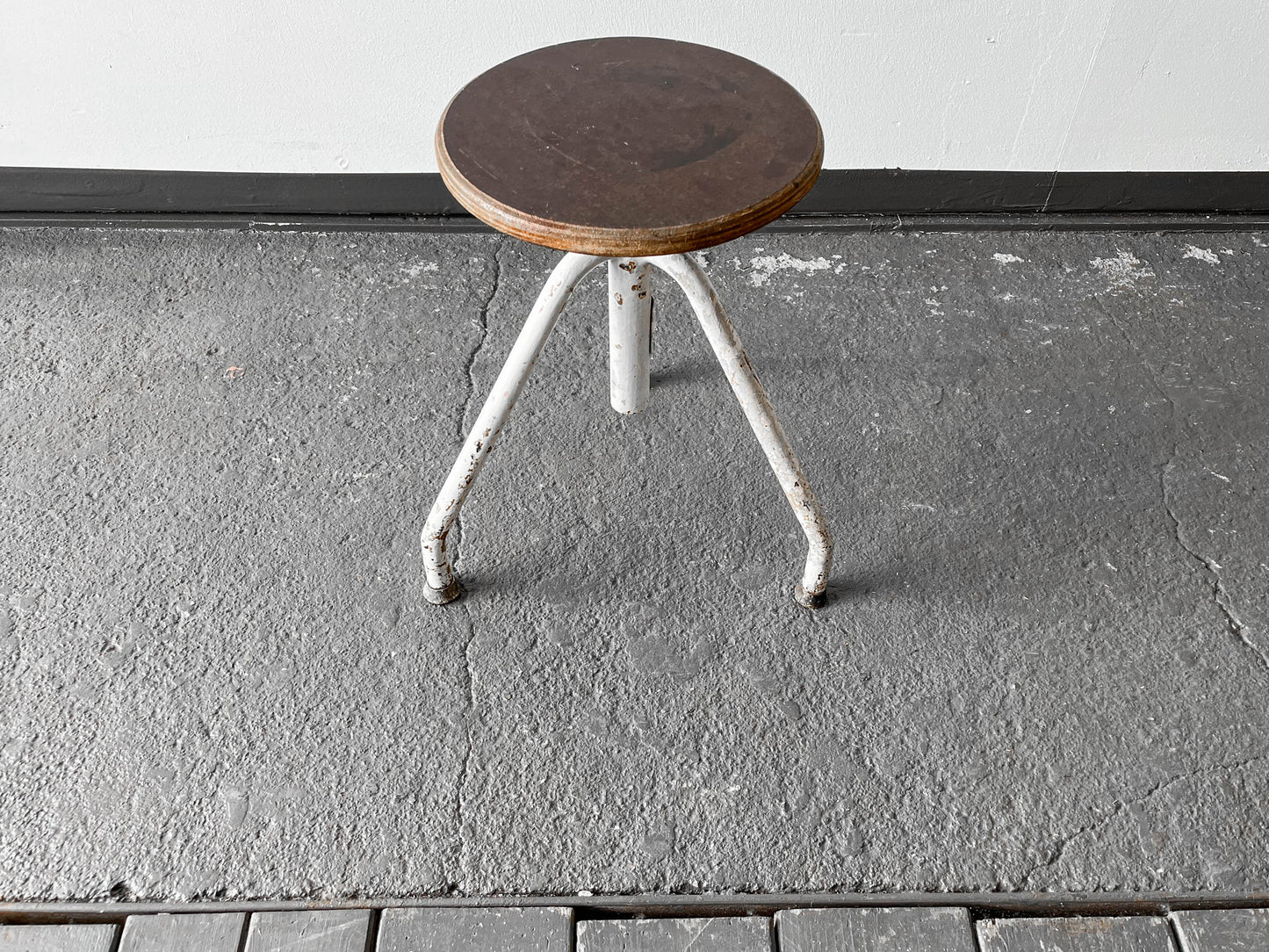 industriehocker mit siebdruckplatte Y205_1402