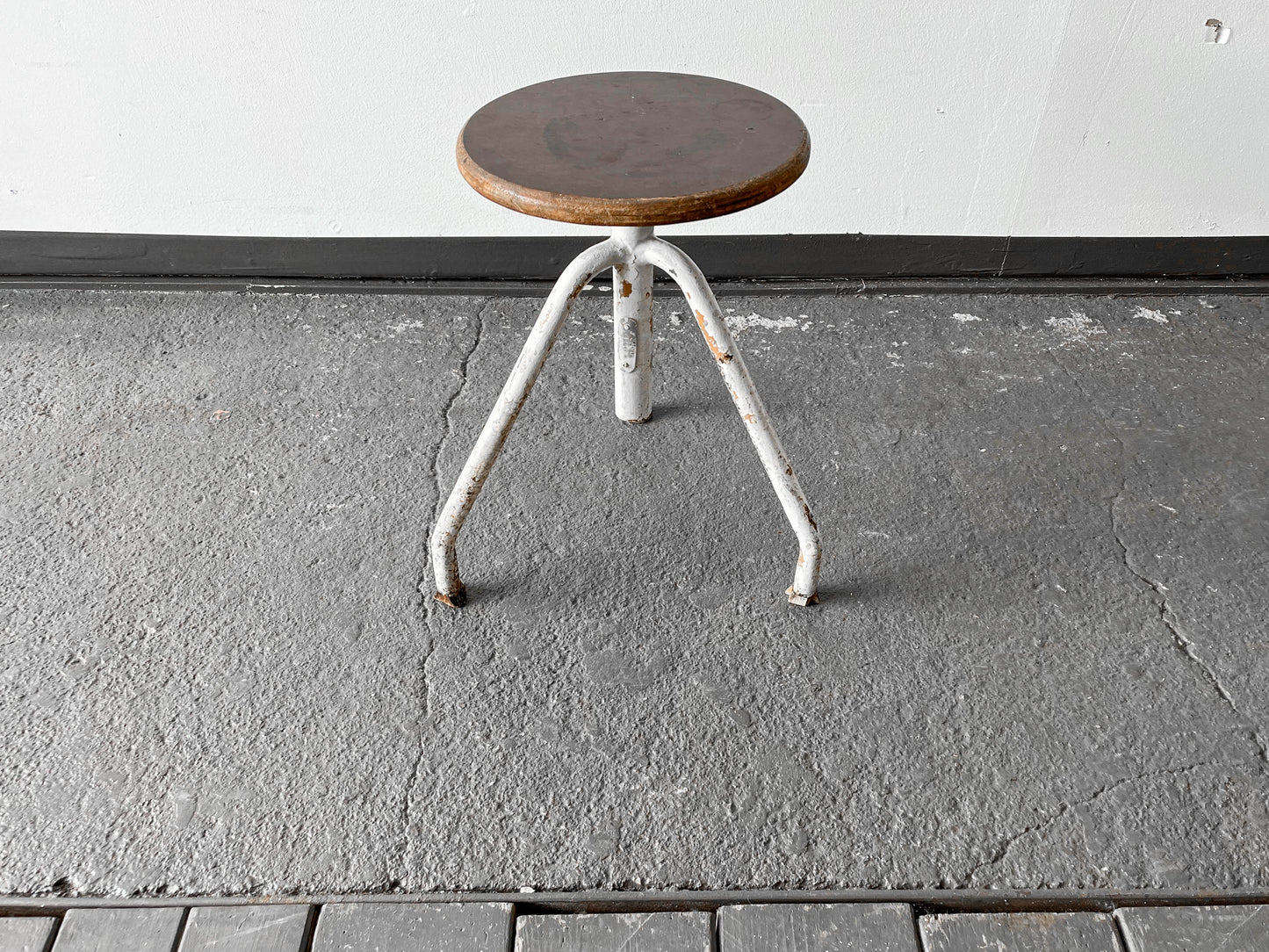 industriehocker mit siebdruckplatte Y205_1402