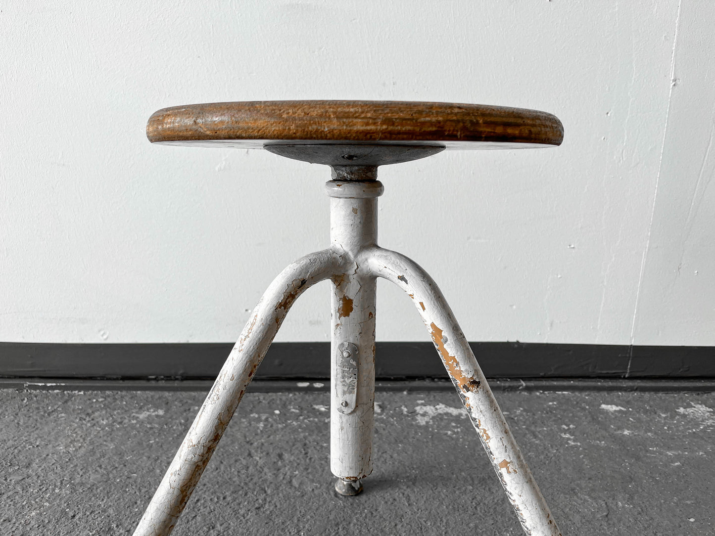 industriehocker mit siebdruckplatte Y205_1402