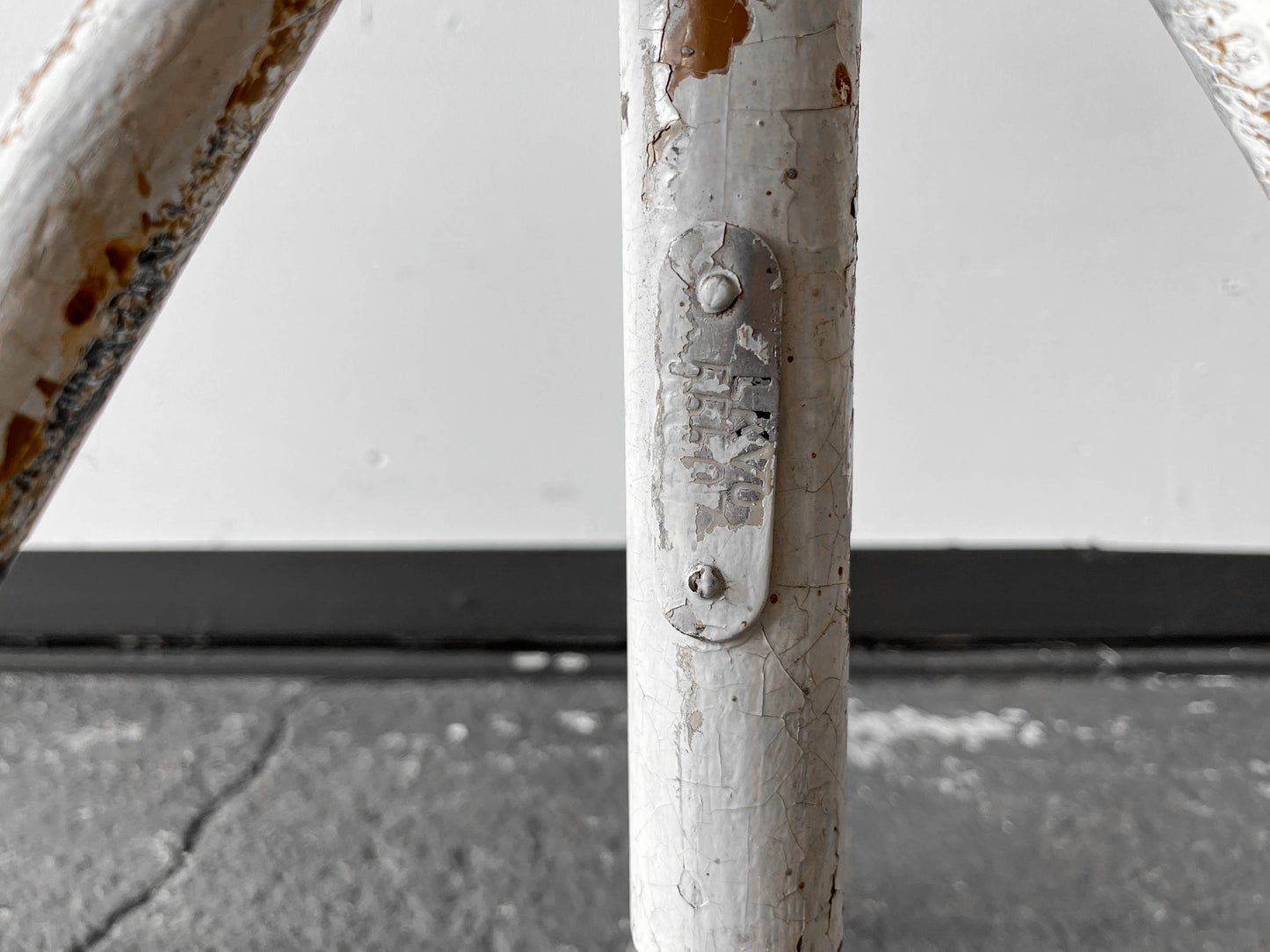 industriehocker mit siebdruckplatte Y205_1402