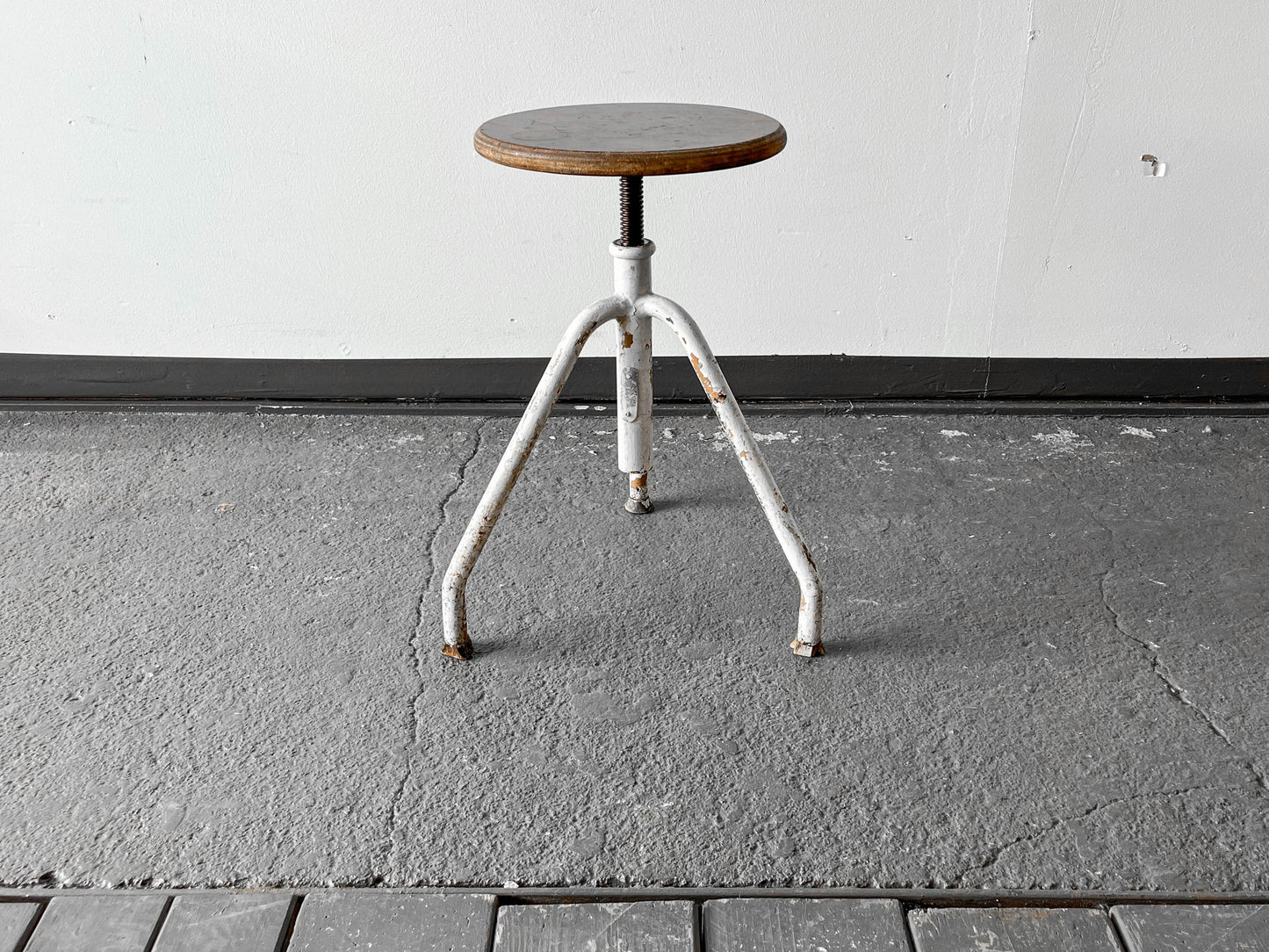 industriehocker mit siebdruckplatte Y205_1402