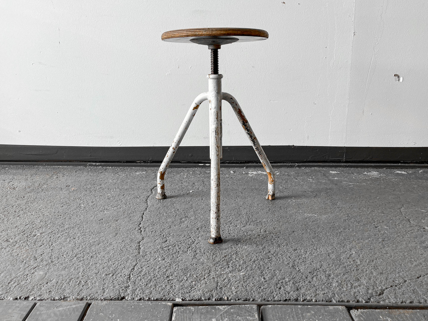 industriehocker mit siebdruckplatte Y205_1402