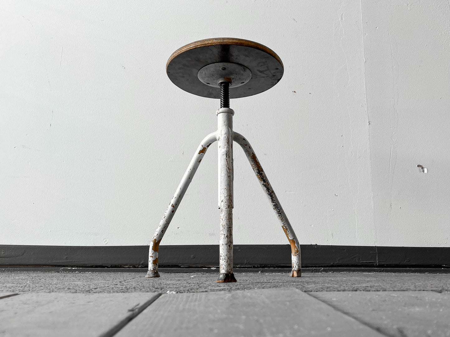 industriehocker mit siebdruckplatte Y205_1402