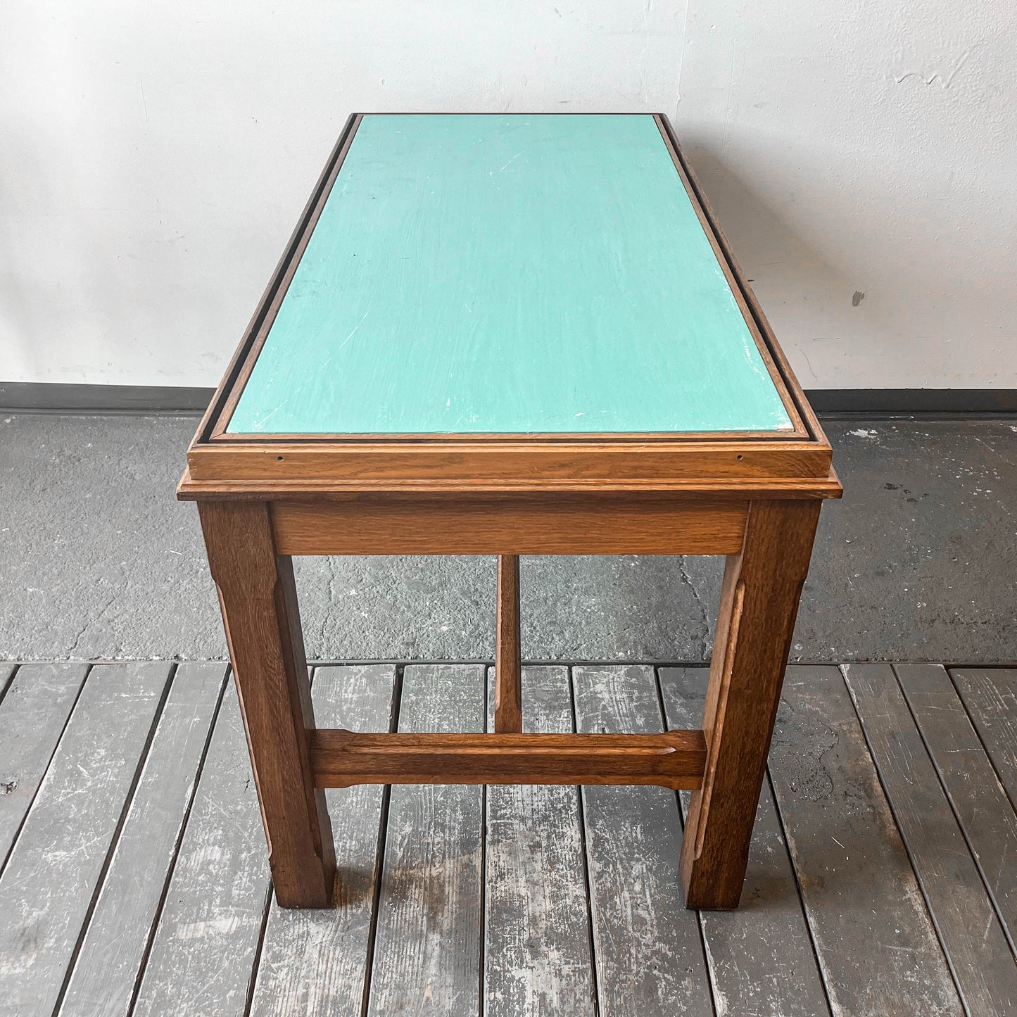 großer ausstellungstisch Y307_0202