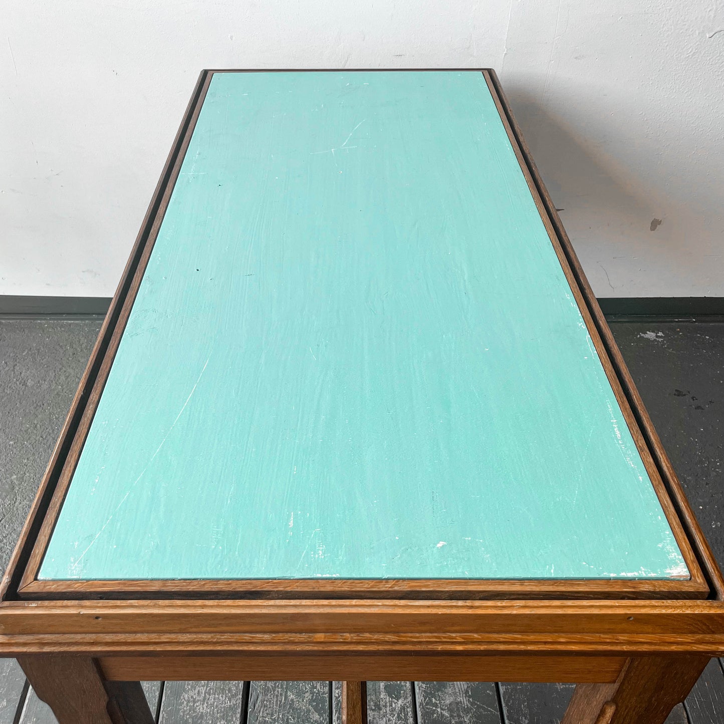 großer ausstellungstisch Y307_0202