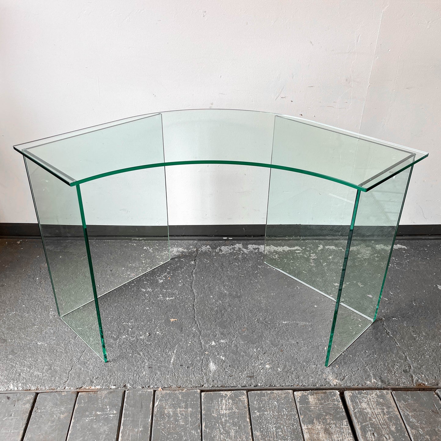 geschwungener glastisch Y309_1802