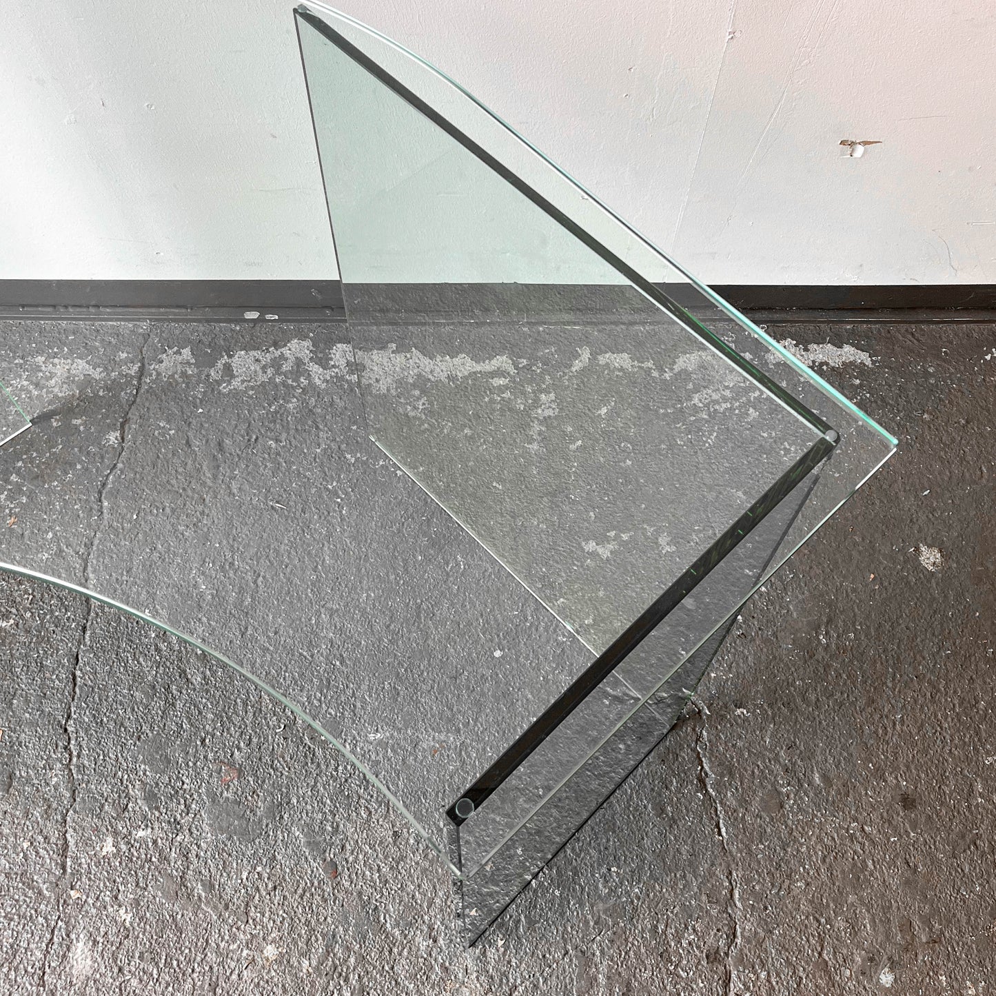 geschwungener glastisch Y309_1802