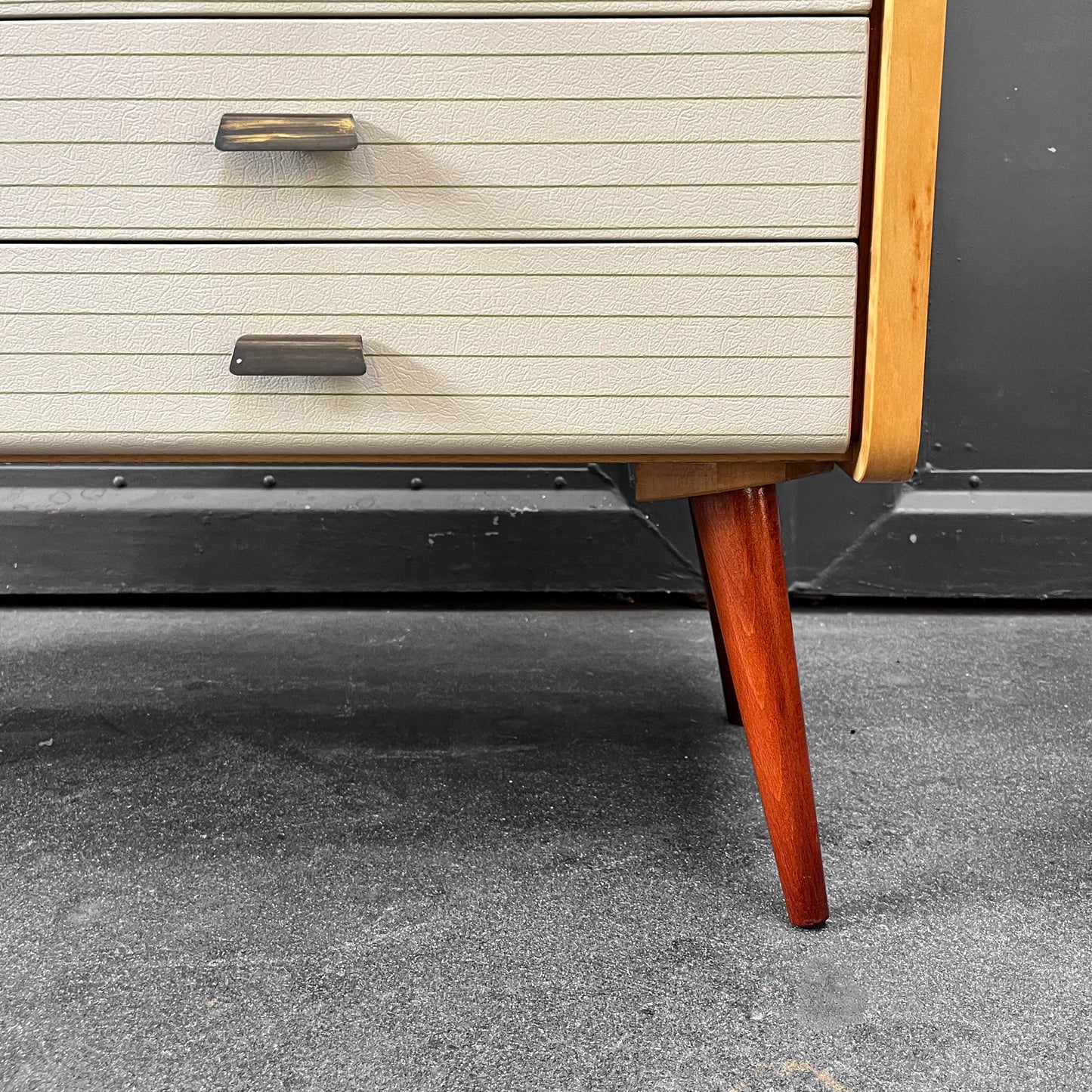 kleines mid-century sideboard Y311_3001