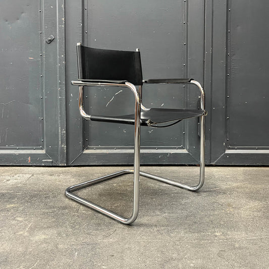 freischwinger im bauhaus stil Y311_3002