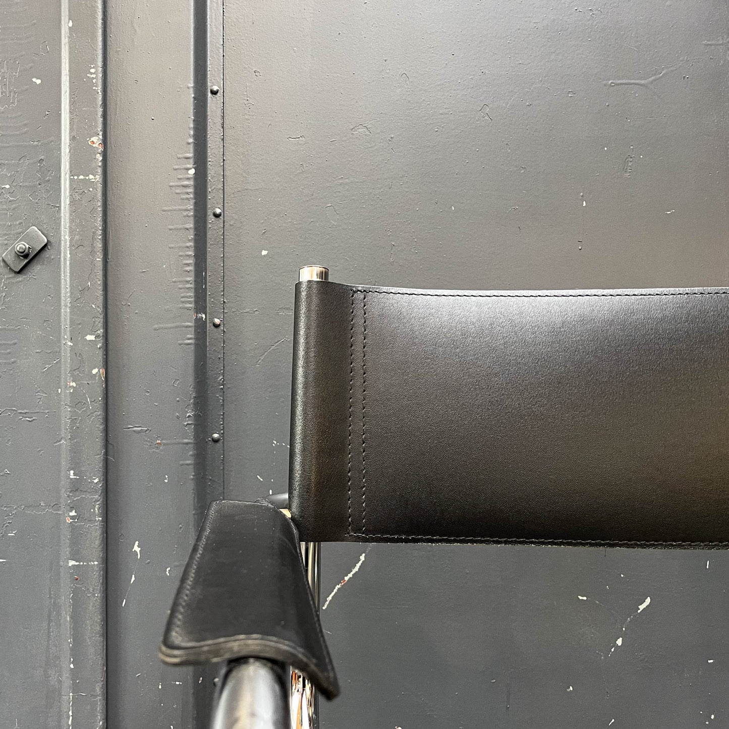 freischwinger im bauhaus stil Y311_3002