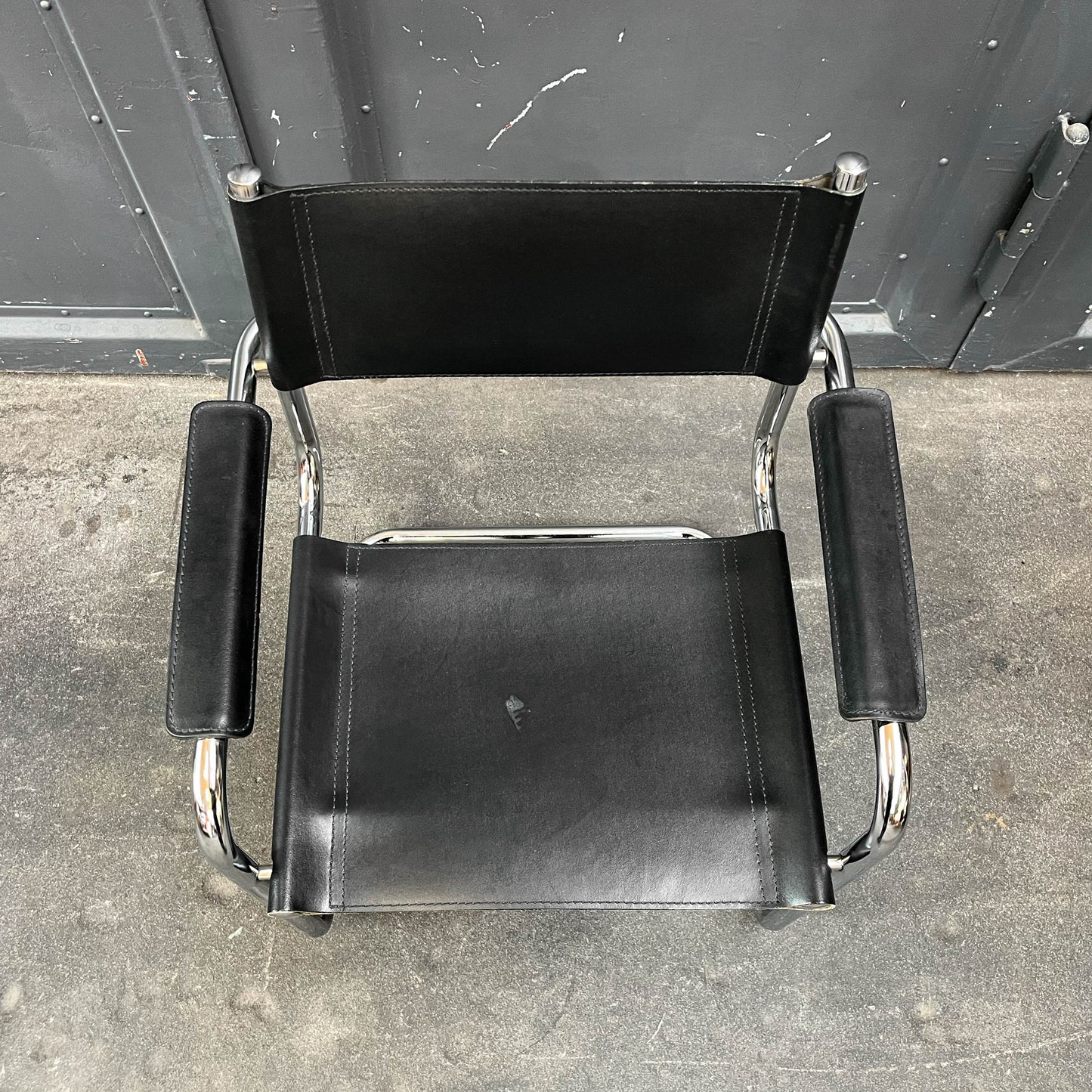 freischwinger im bauhaus stil Y311_3002