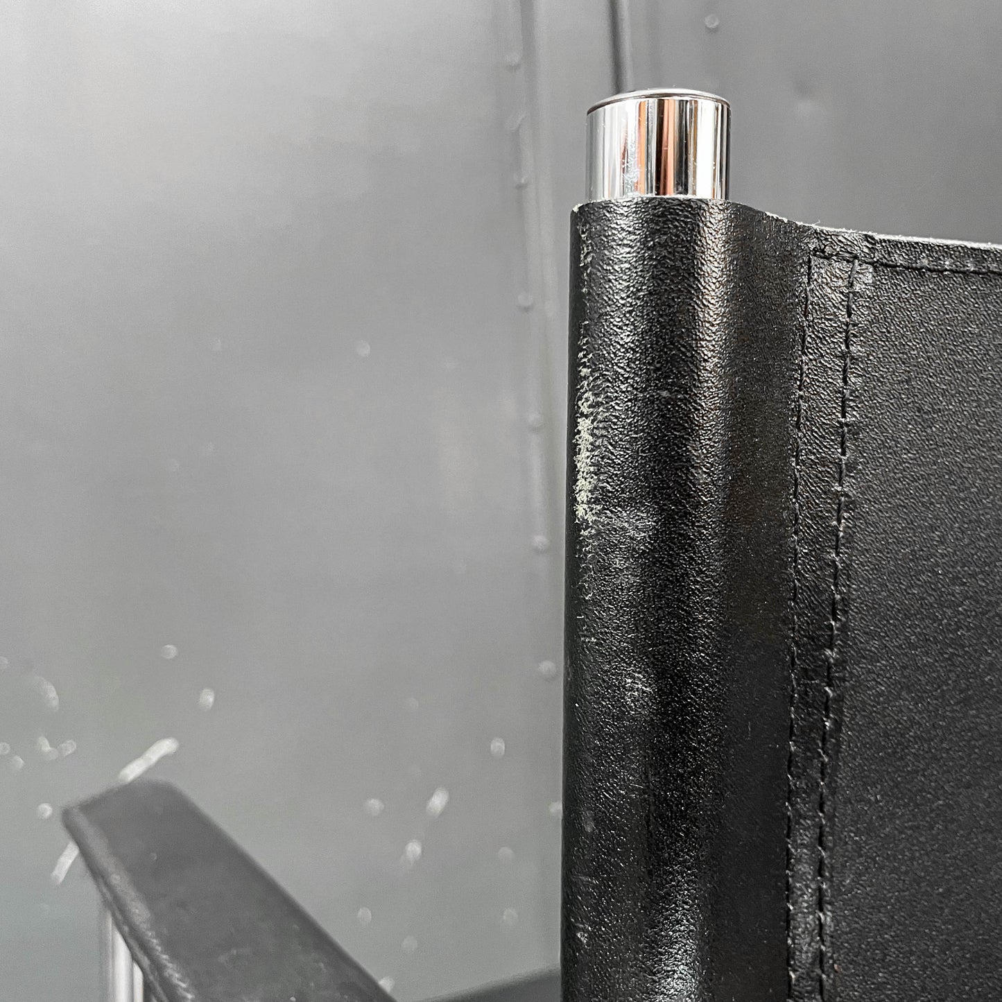 freischwinger im bauhaus stil Y311_3002