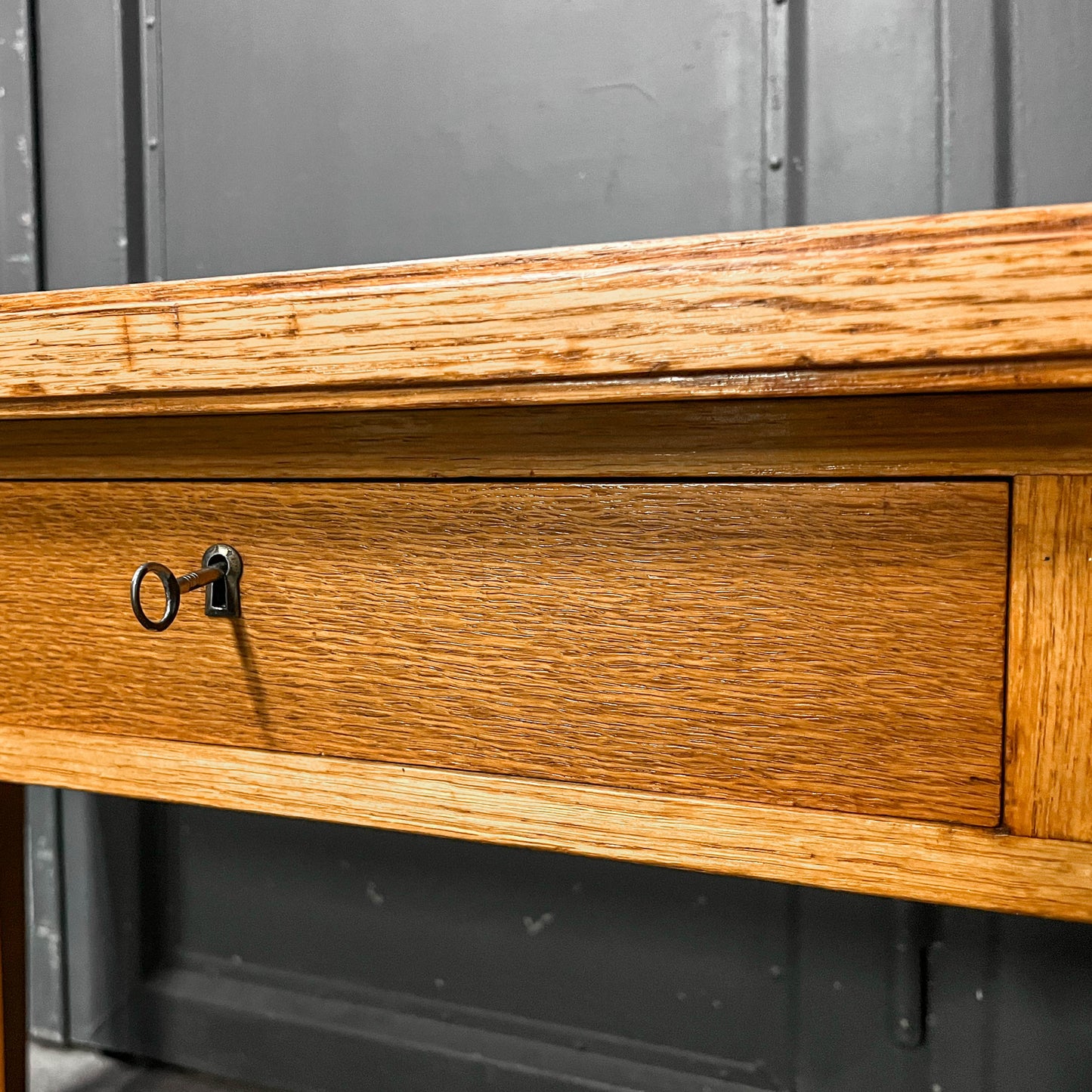 praktischer schreibtisch Y312_0701