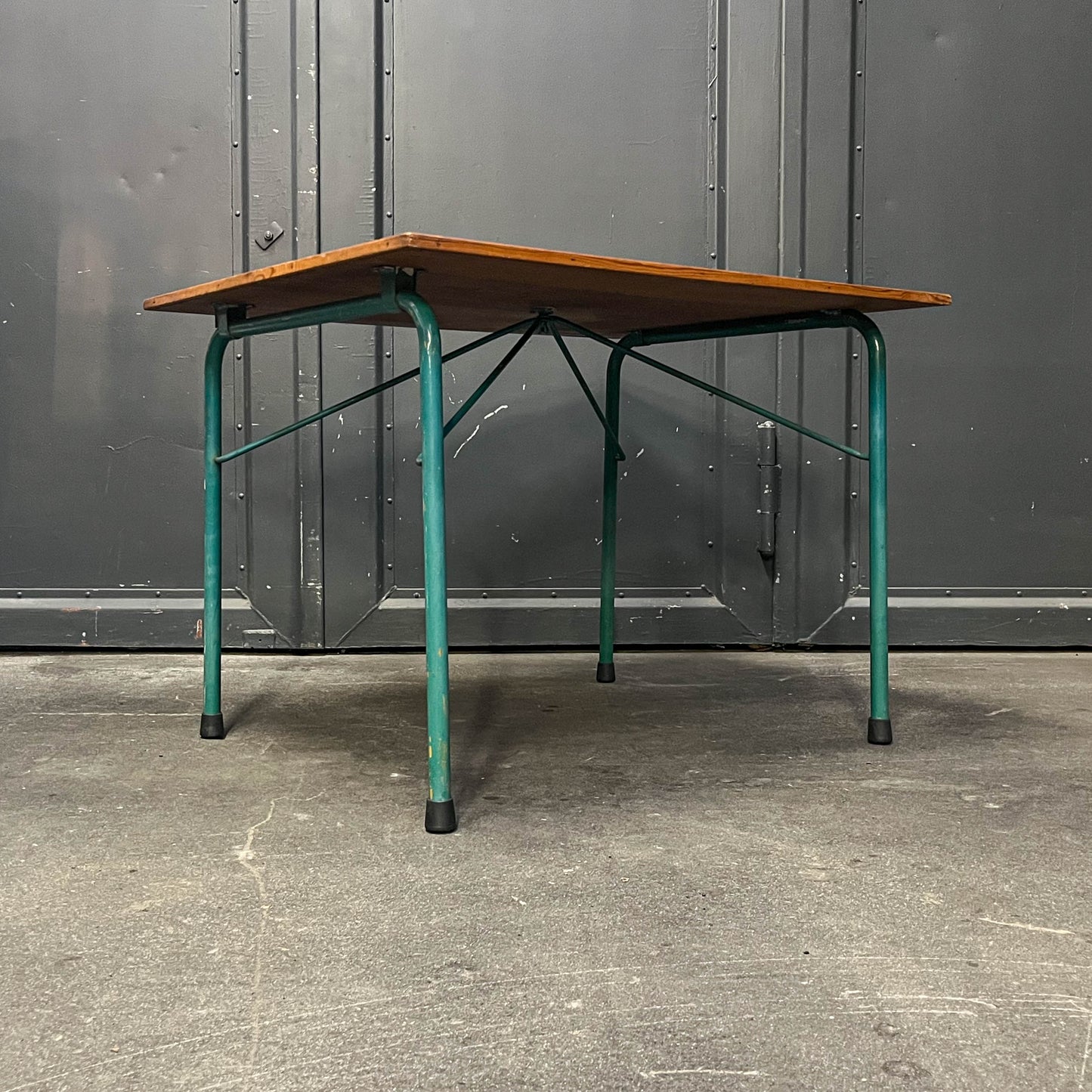 süßer vintage beistelltisch