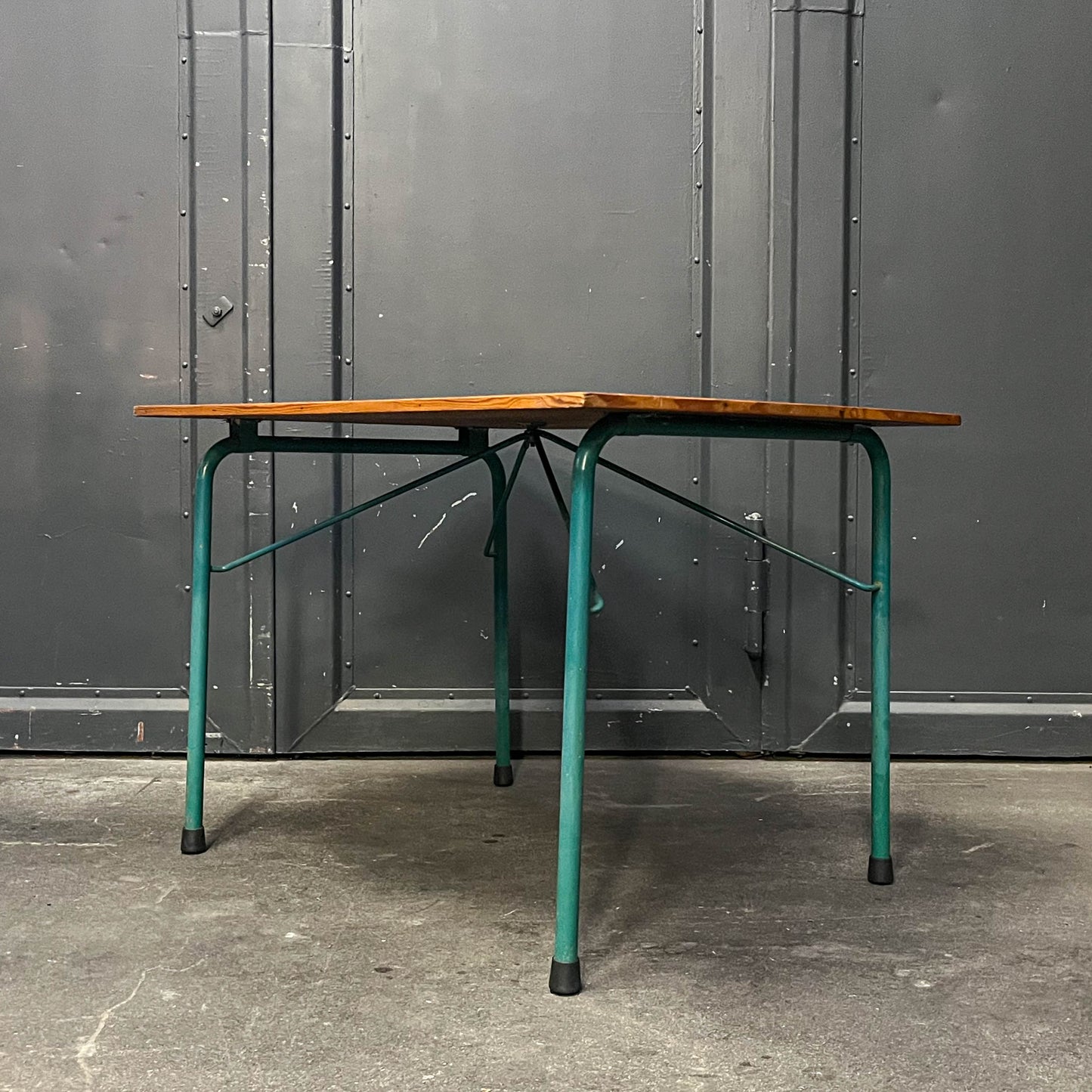 süßer vintage beistelltisch