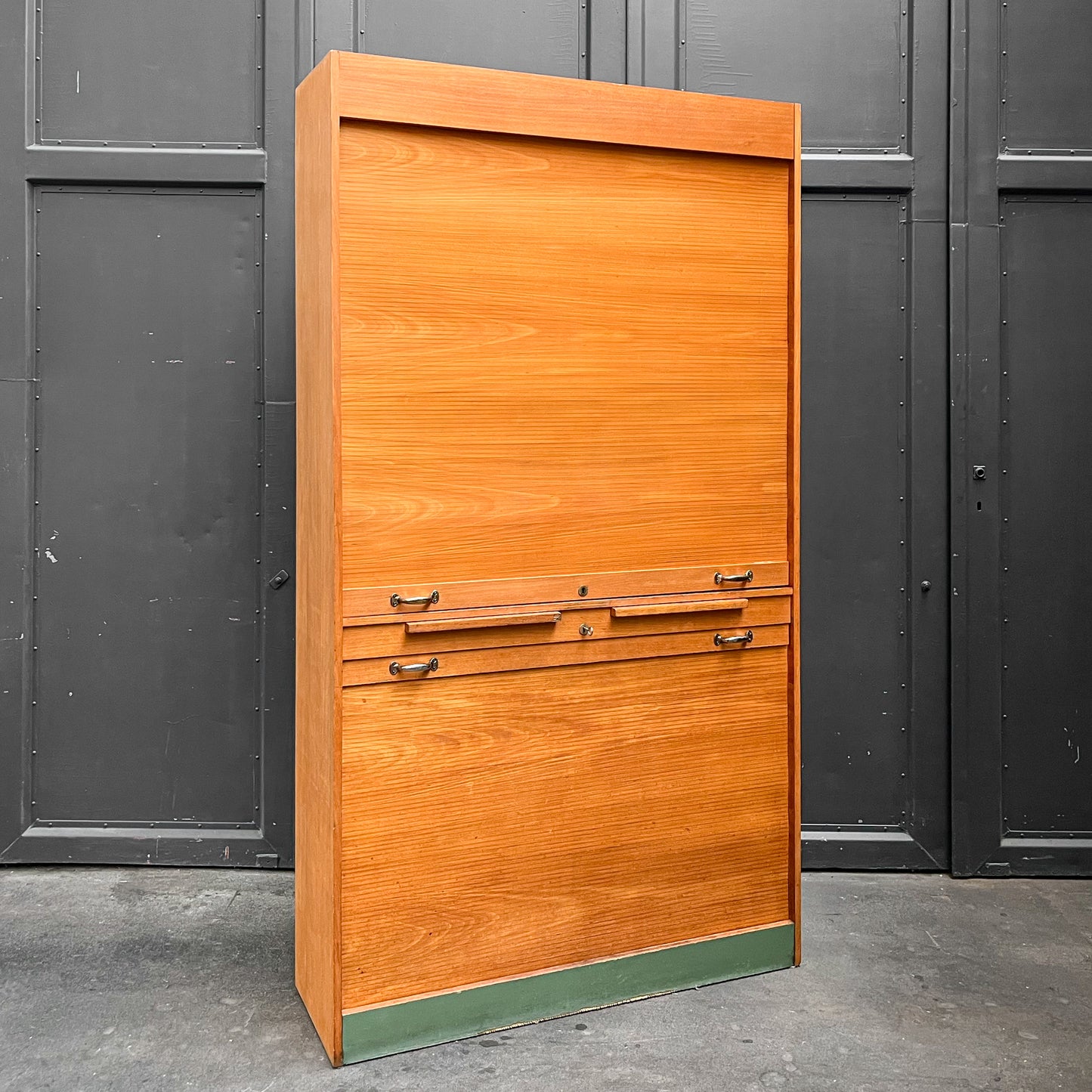 praktischer großer rollladenschrank