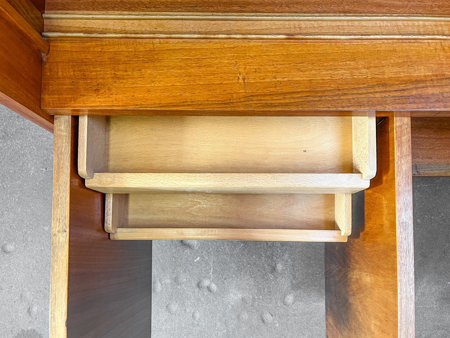 wunderschönes highboard