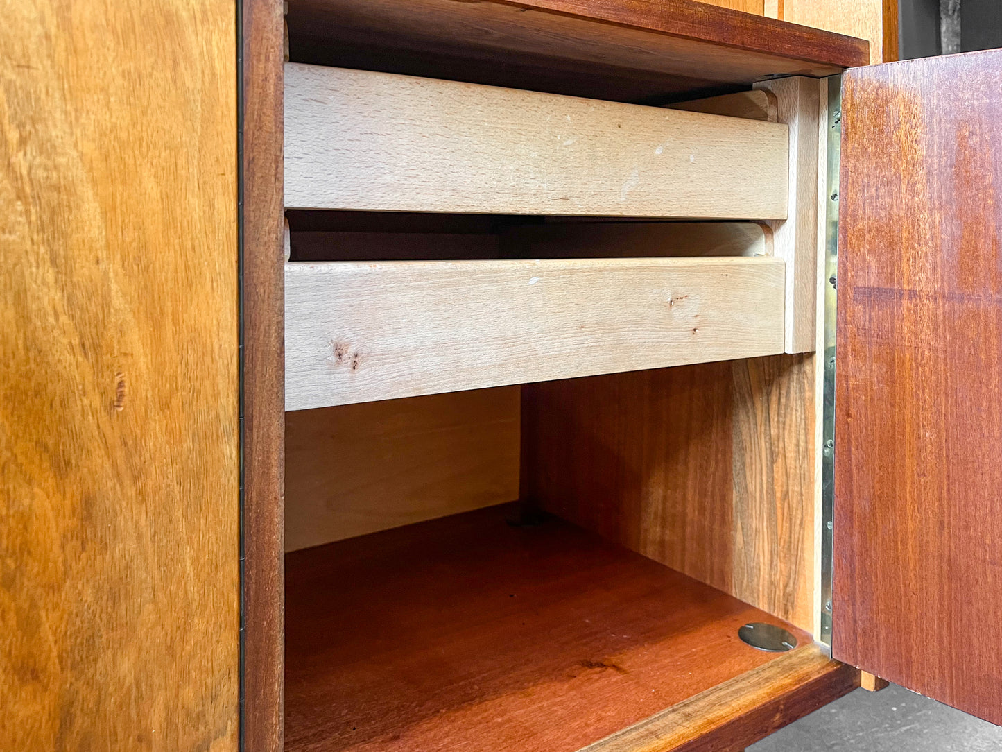 wunderschönes highboard