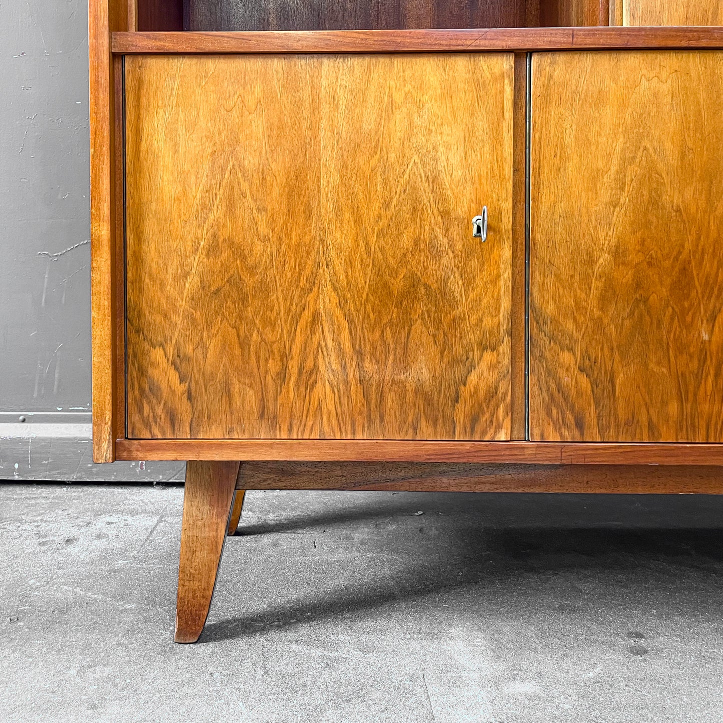 wunderschönes highboard