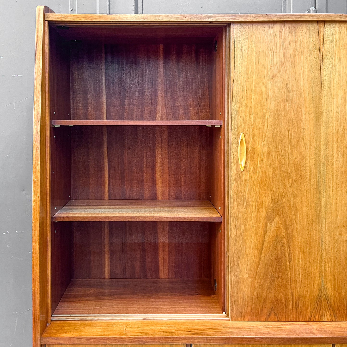 wunderschönes highboard