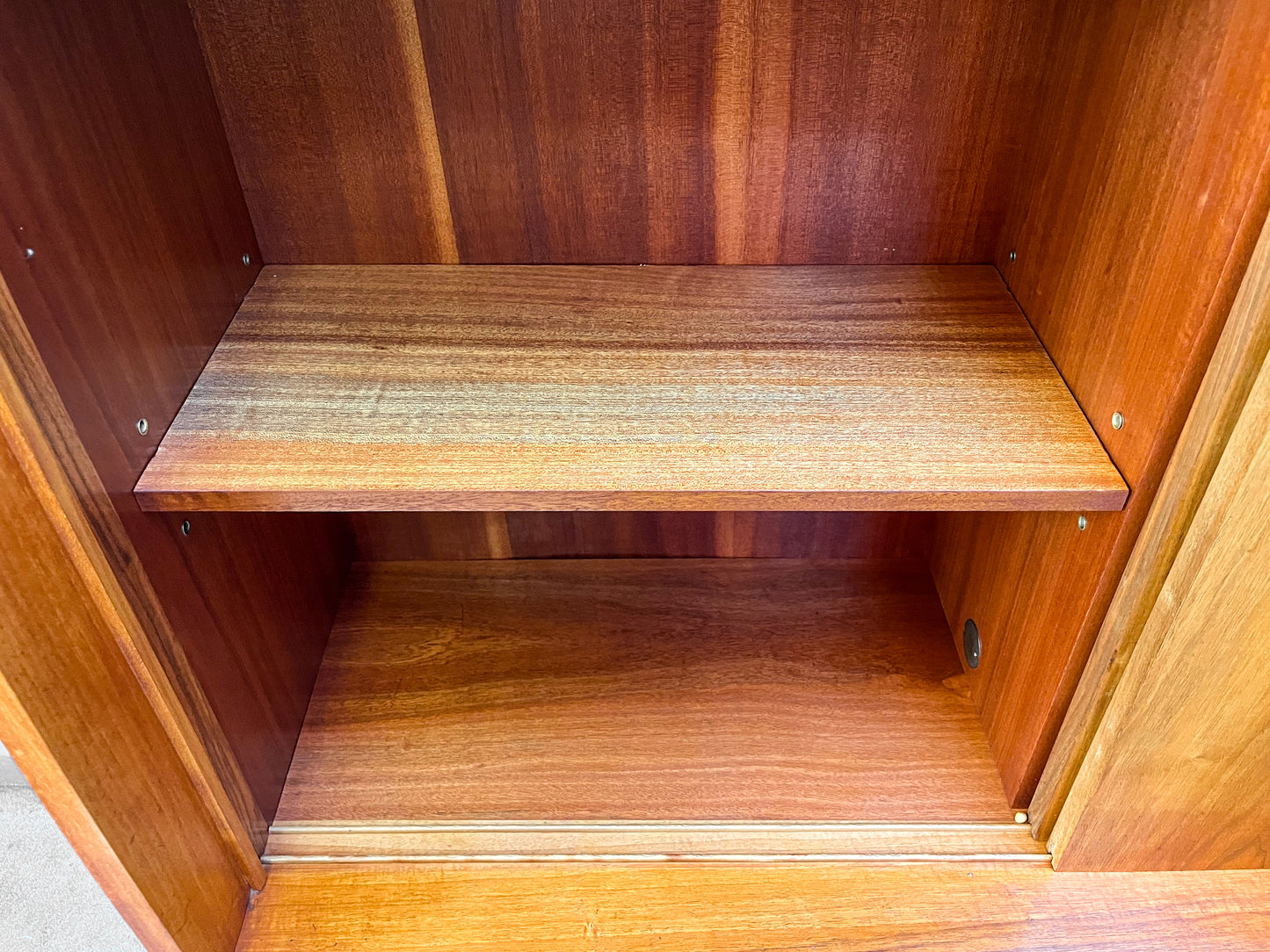 wunderschönes highboard