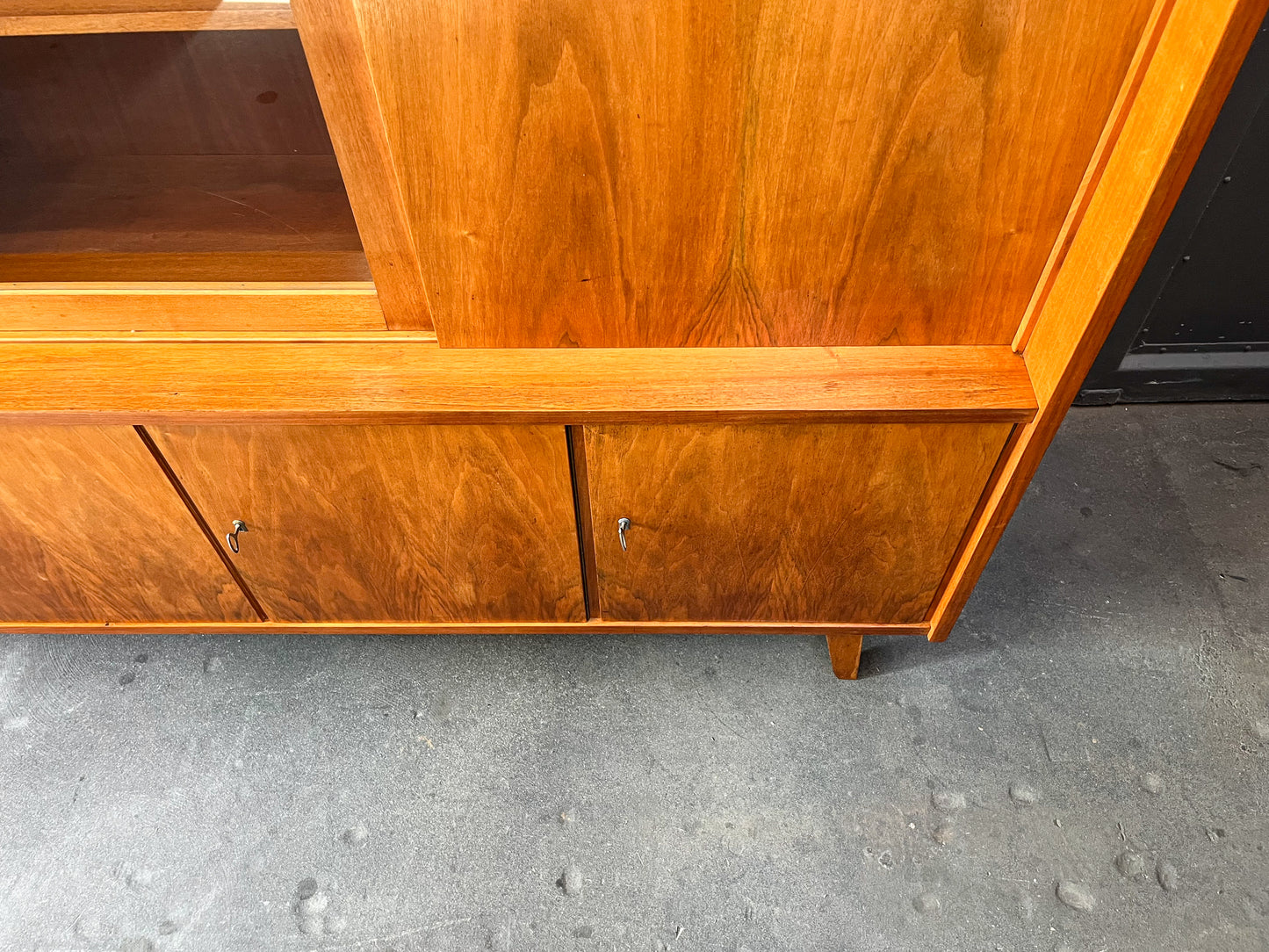 wunderschönes highboard