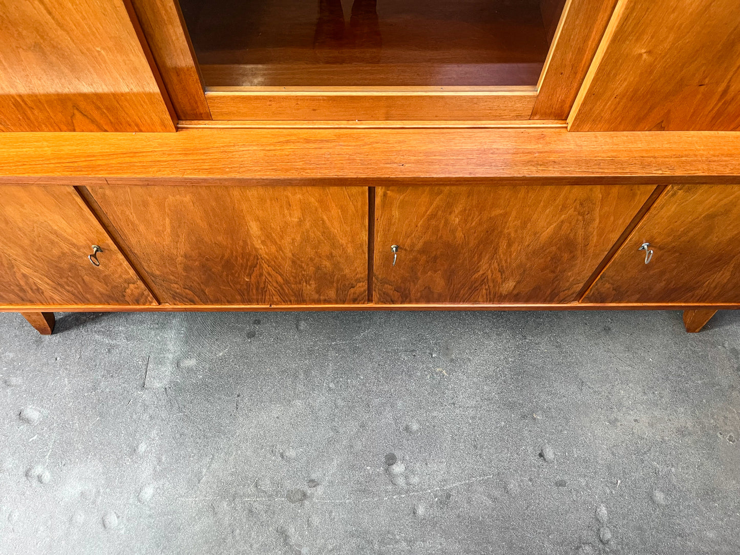 wunderschönes highboard