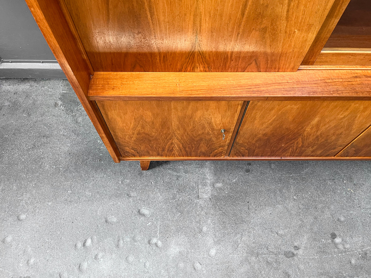 wunderschönes highboard