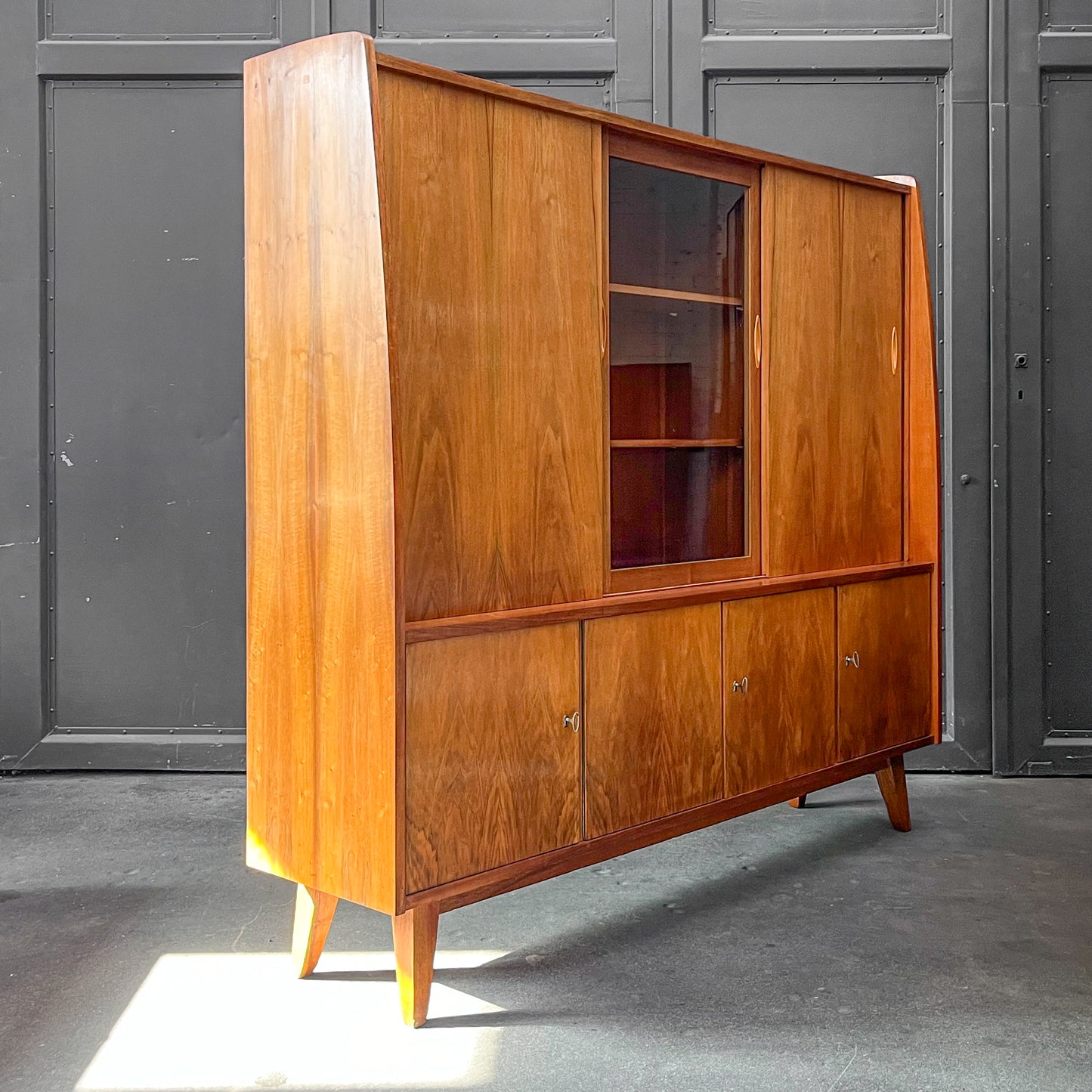 wunderschönes highboard