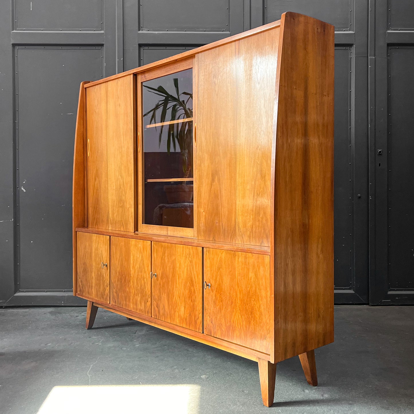 wunderschönes highboard