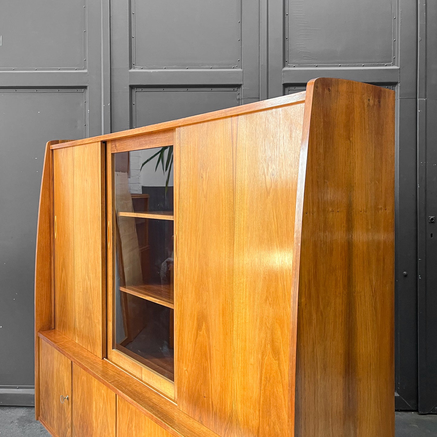 wunderschönes highboard