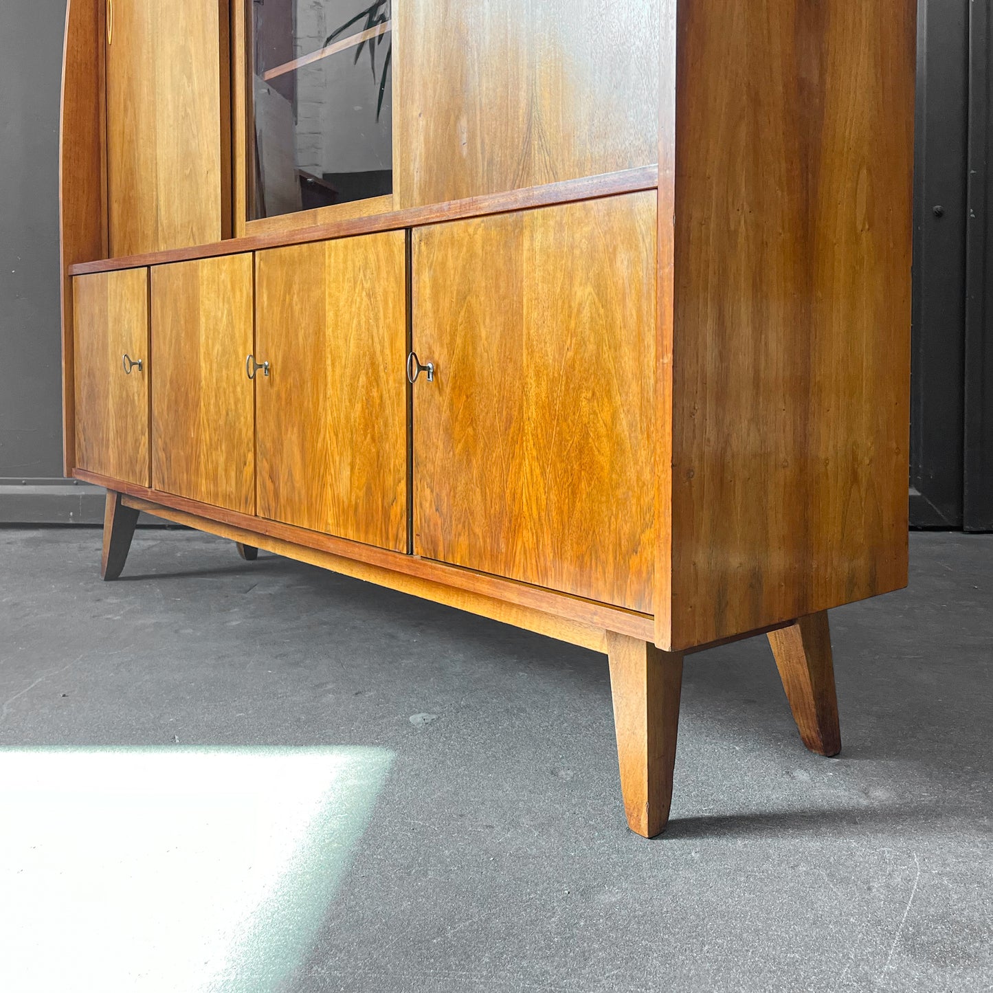 wunderschönes highboard