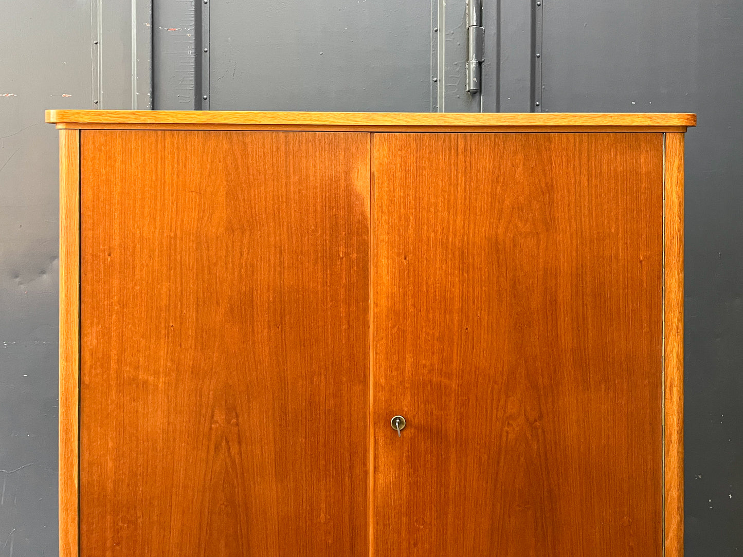 zeitloser wäscheschrank