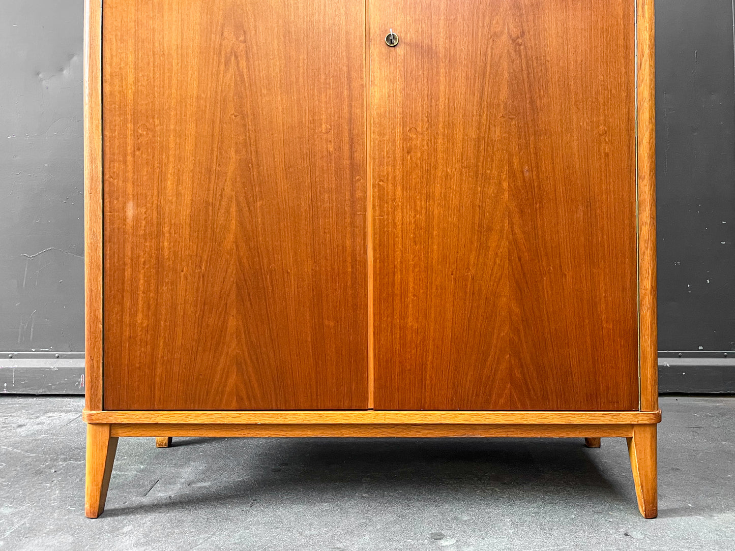 zeitloser wäscheschrank