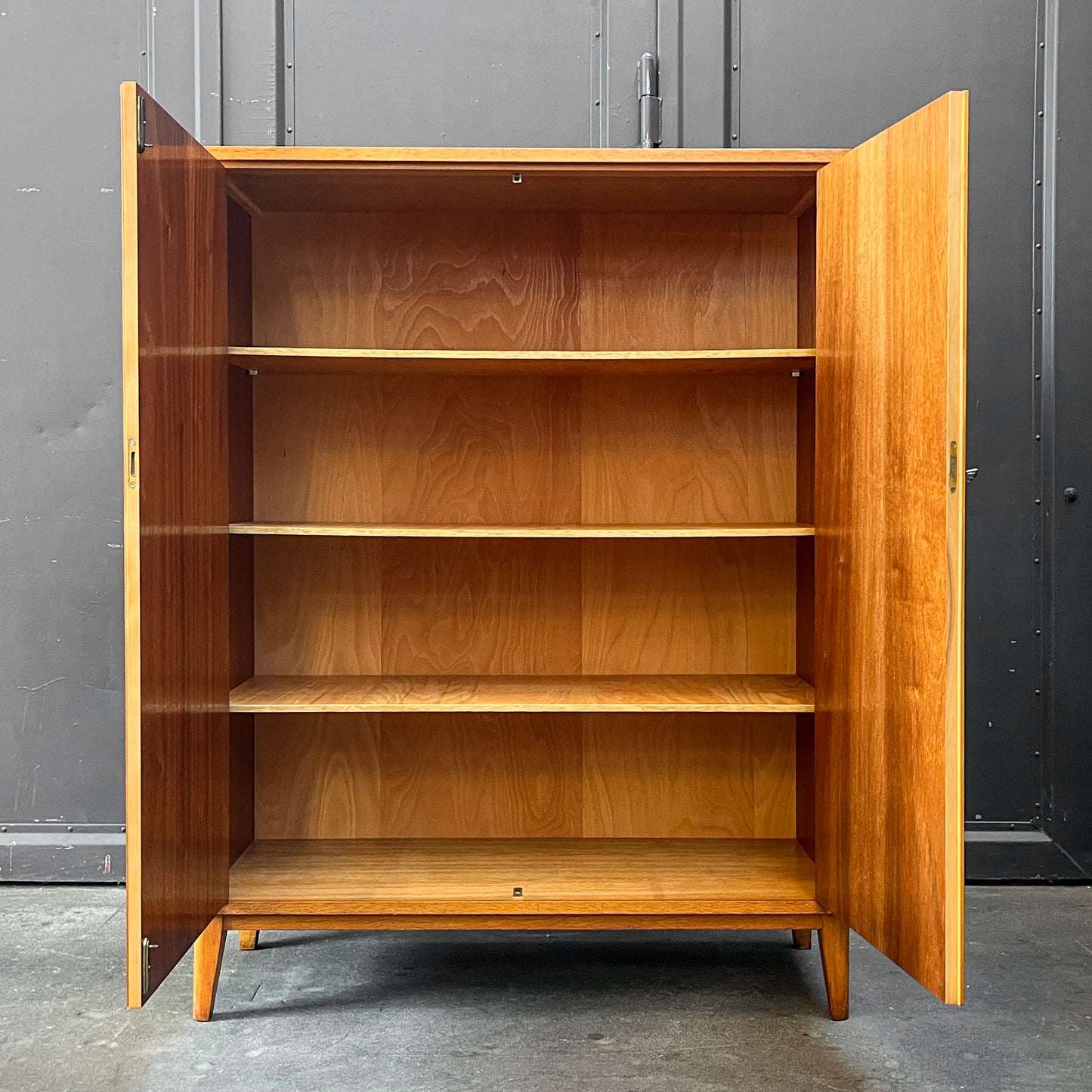 zeitloser wäscheschrank