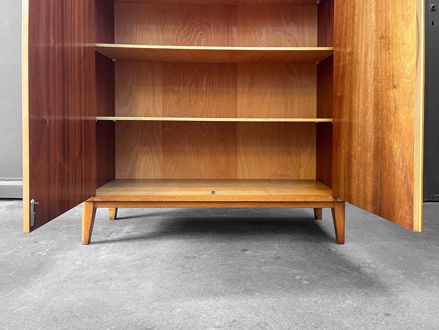 zeitloser wäscheschrank